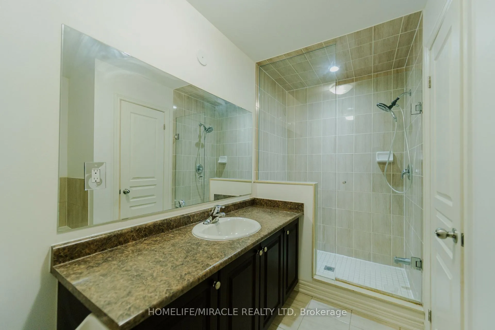 Photo 21 of 106 Aspen Hills Road, Brampton, Credit Valley — HOMEH