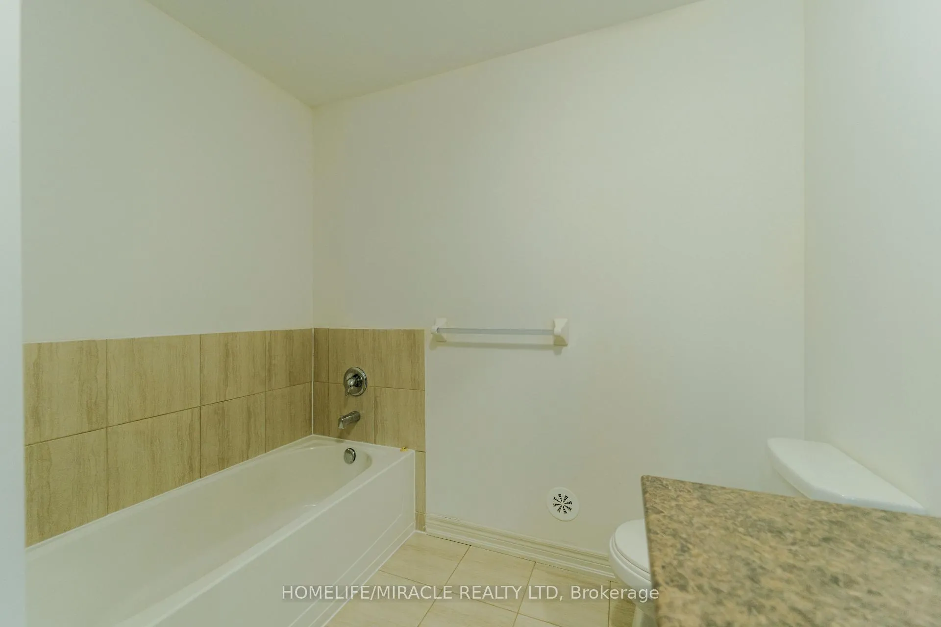 Photo 22 of 106 Aspen Hills Road, Brampton, Credit Valley — HOMEH