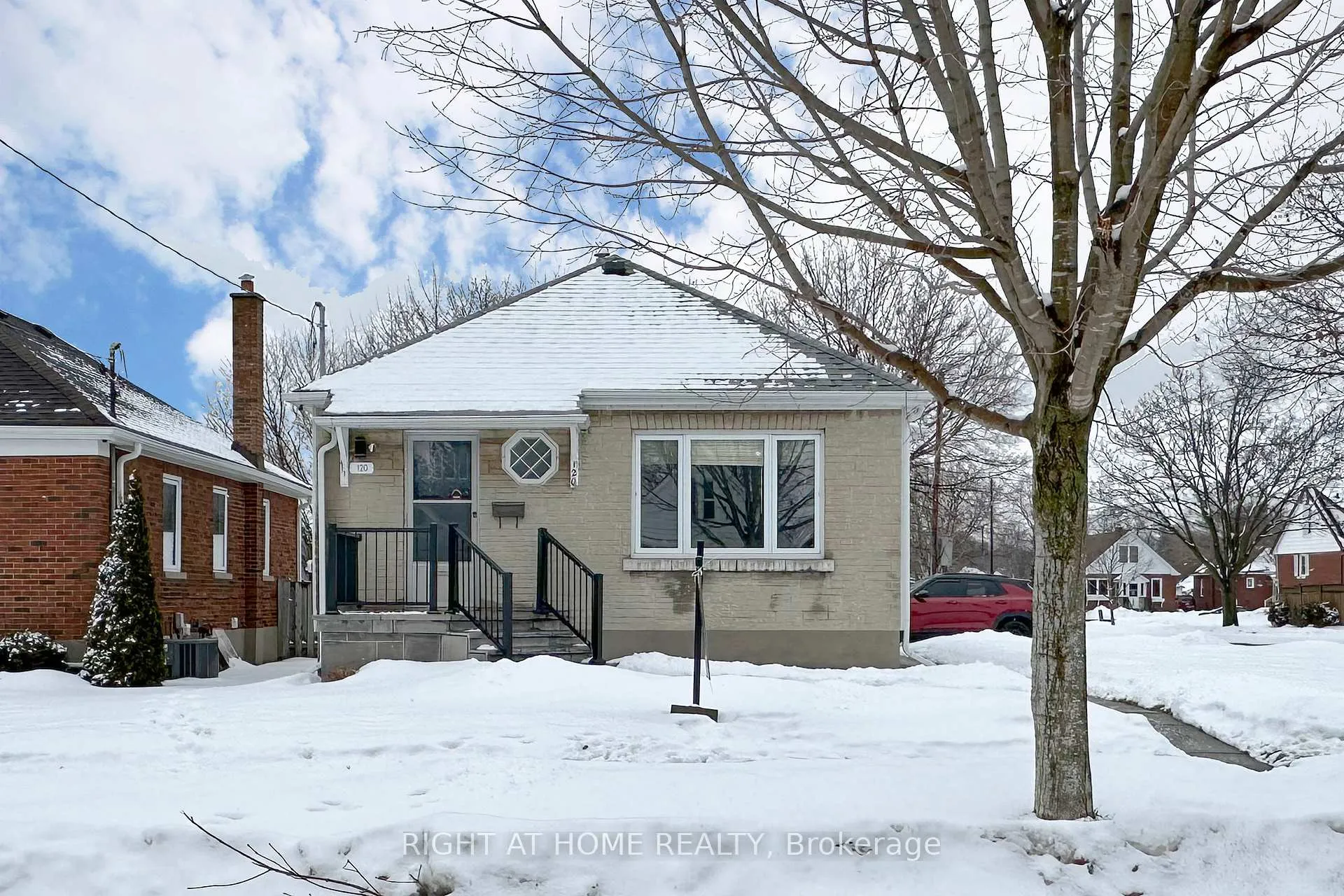 Front of 120 Cadillac Avenue S