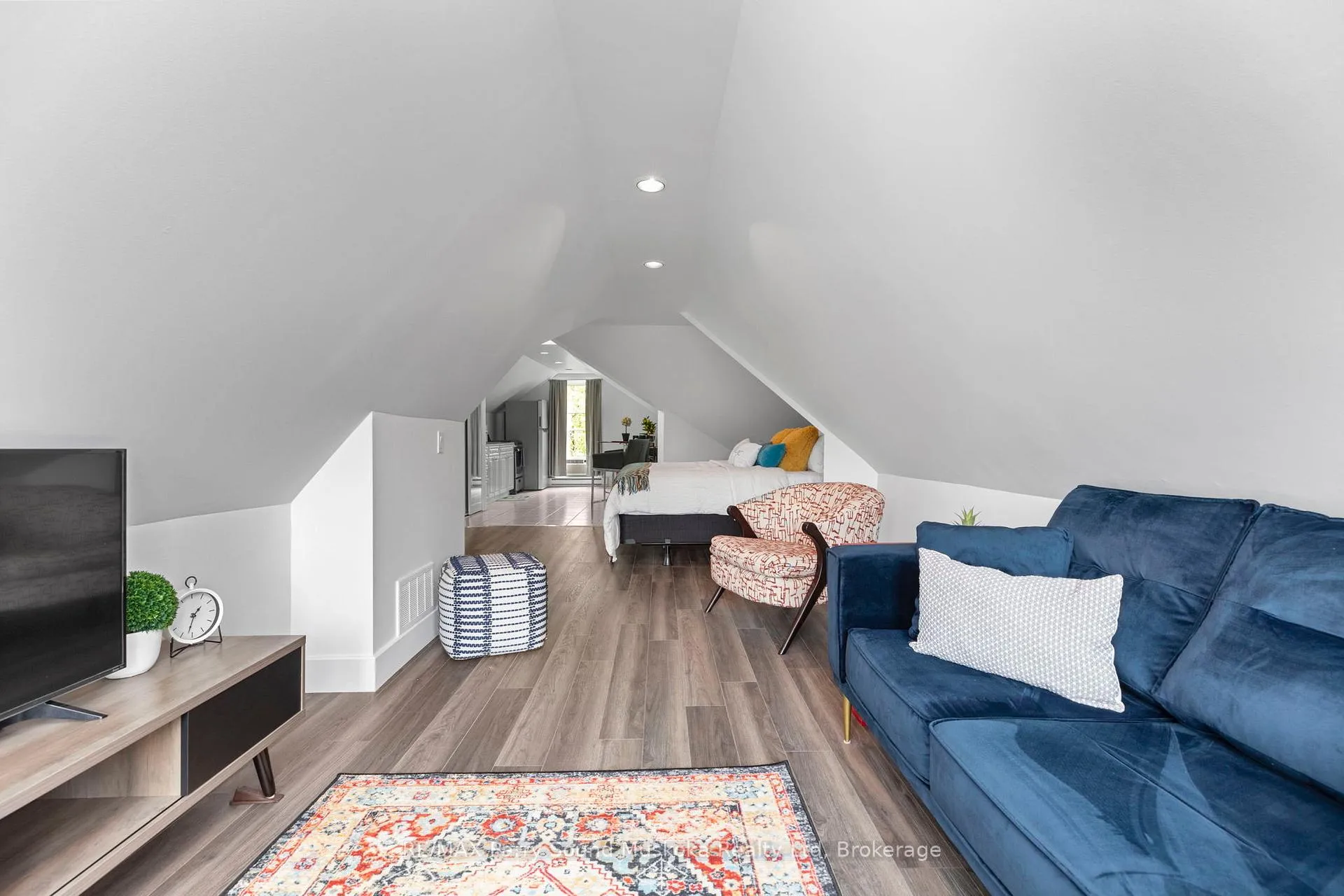 Photo 6 of Unit 3, 97 James Street, Parry Sound — HOMEH
