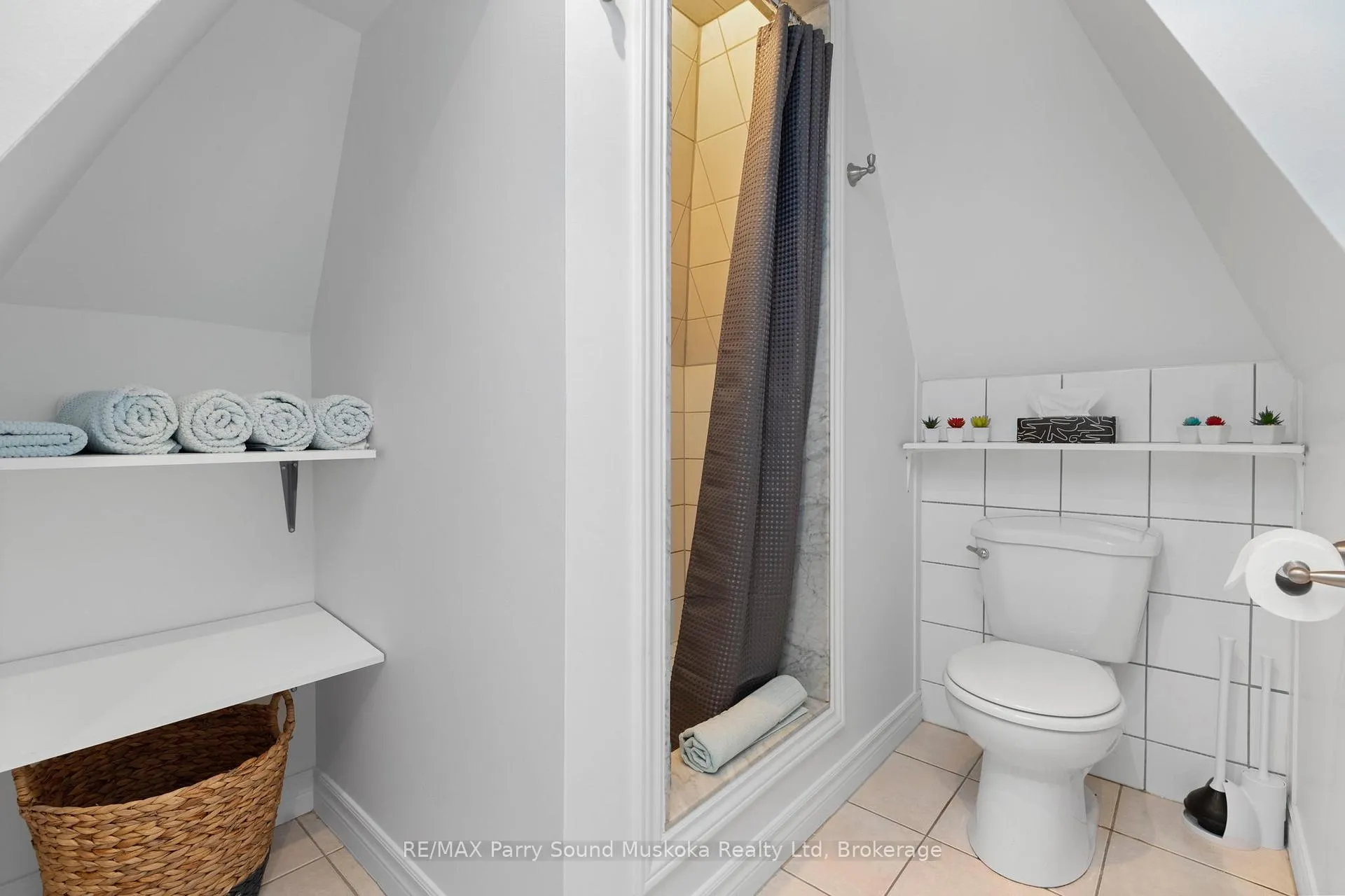 Photo 7 of Unit 3, 97 James Street, Parry Sound — HOMEH