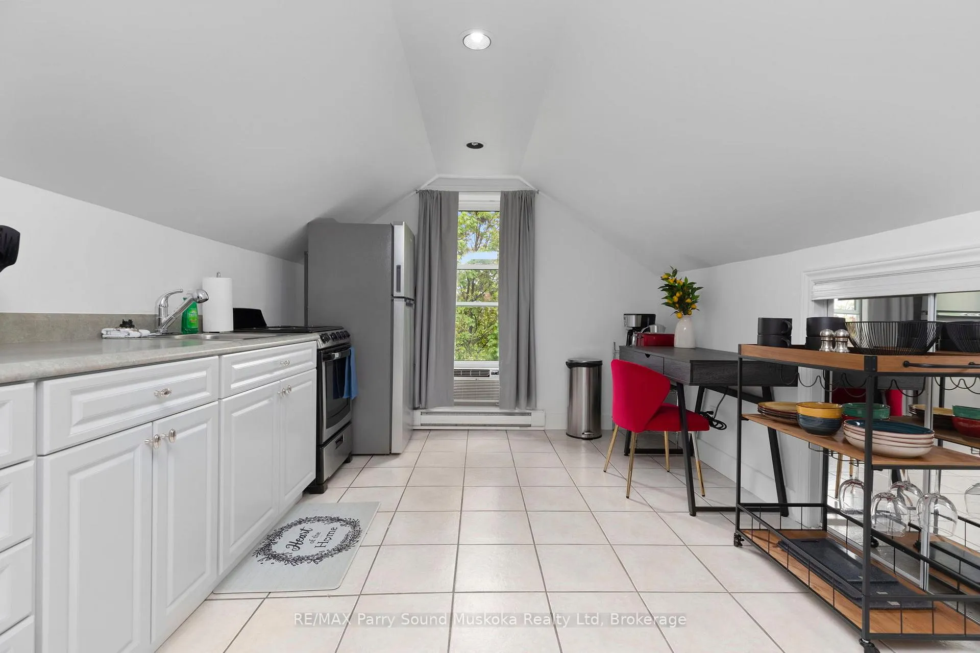 Photo 10 of Unit 3, 97 James Street, Parry Sound — HOMEH