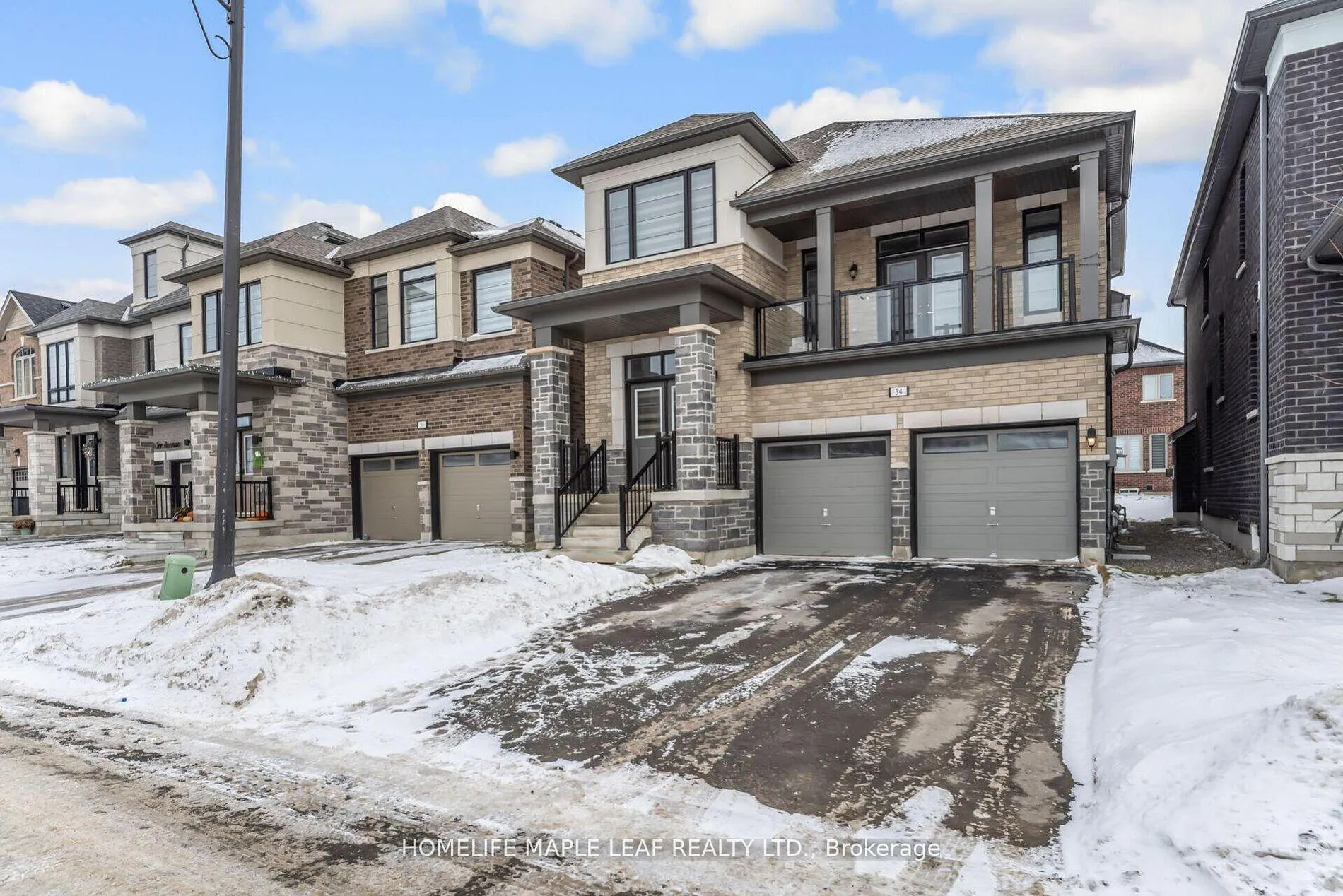 Photo 3 of 34 Orr Avenue, Vaughan, East Woodbridge — HOMEH
