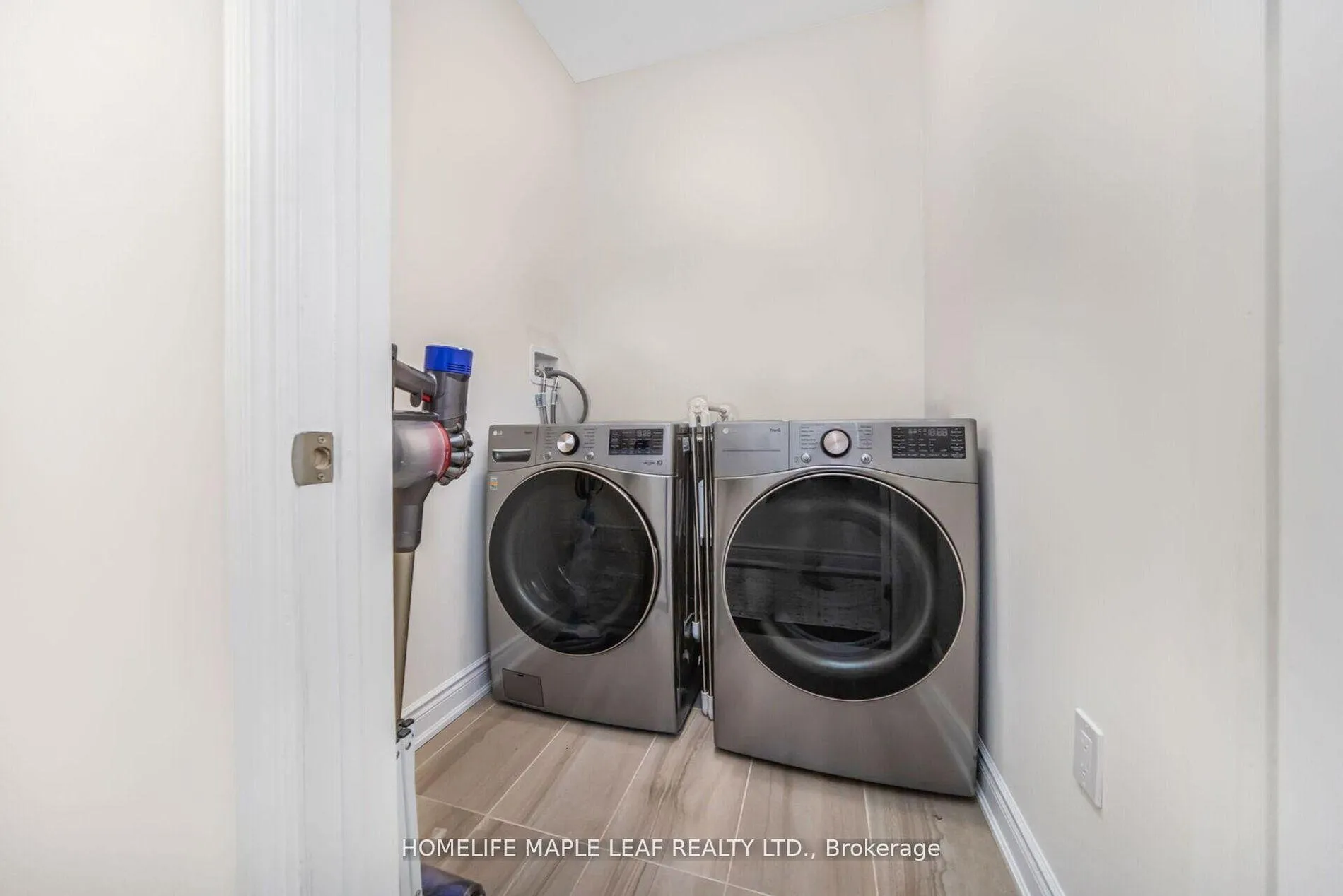 Photo 7 of 34 Orr Avenue, Vaughan, East Woodbridge — HOMEH