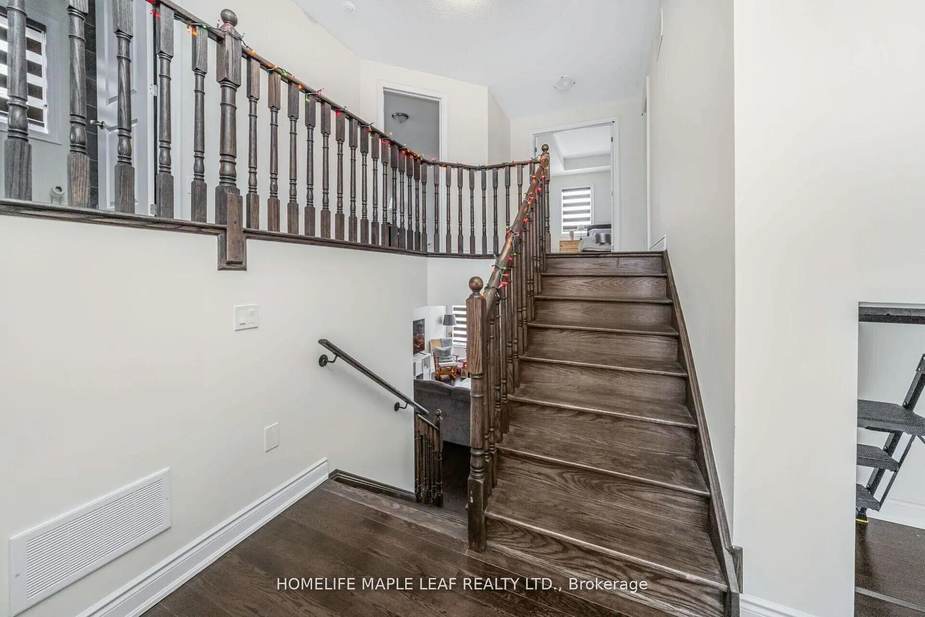 Photo 25 of 34 Orr Avenue, Vaughan, East Woodbridge — HOMEH