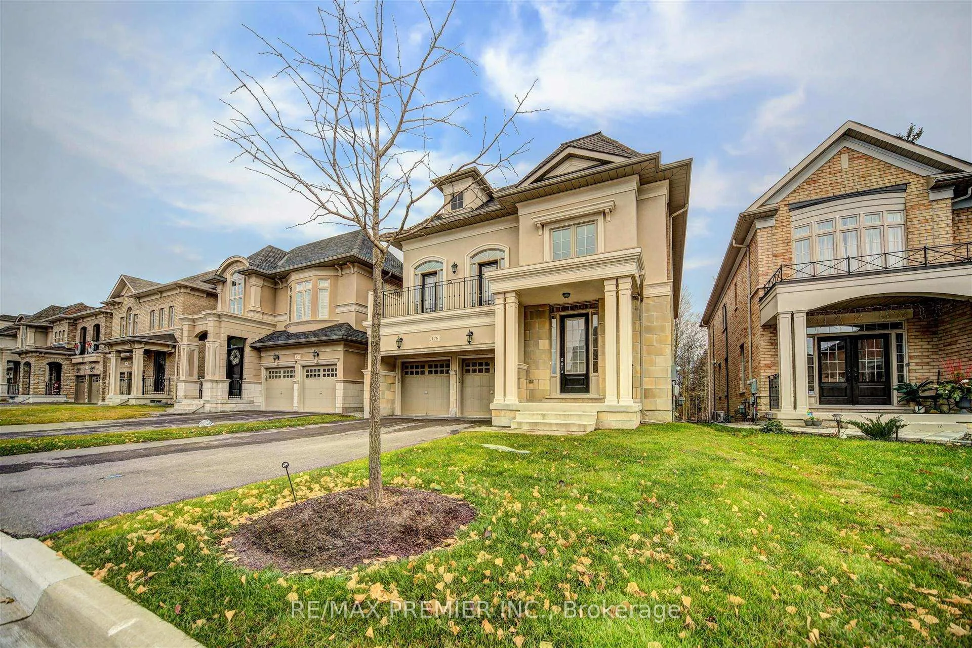 Photo 2 of 176 Headwind Boulevard, Vaughan, Vellore Village — HOMEH