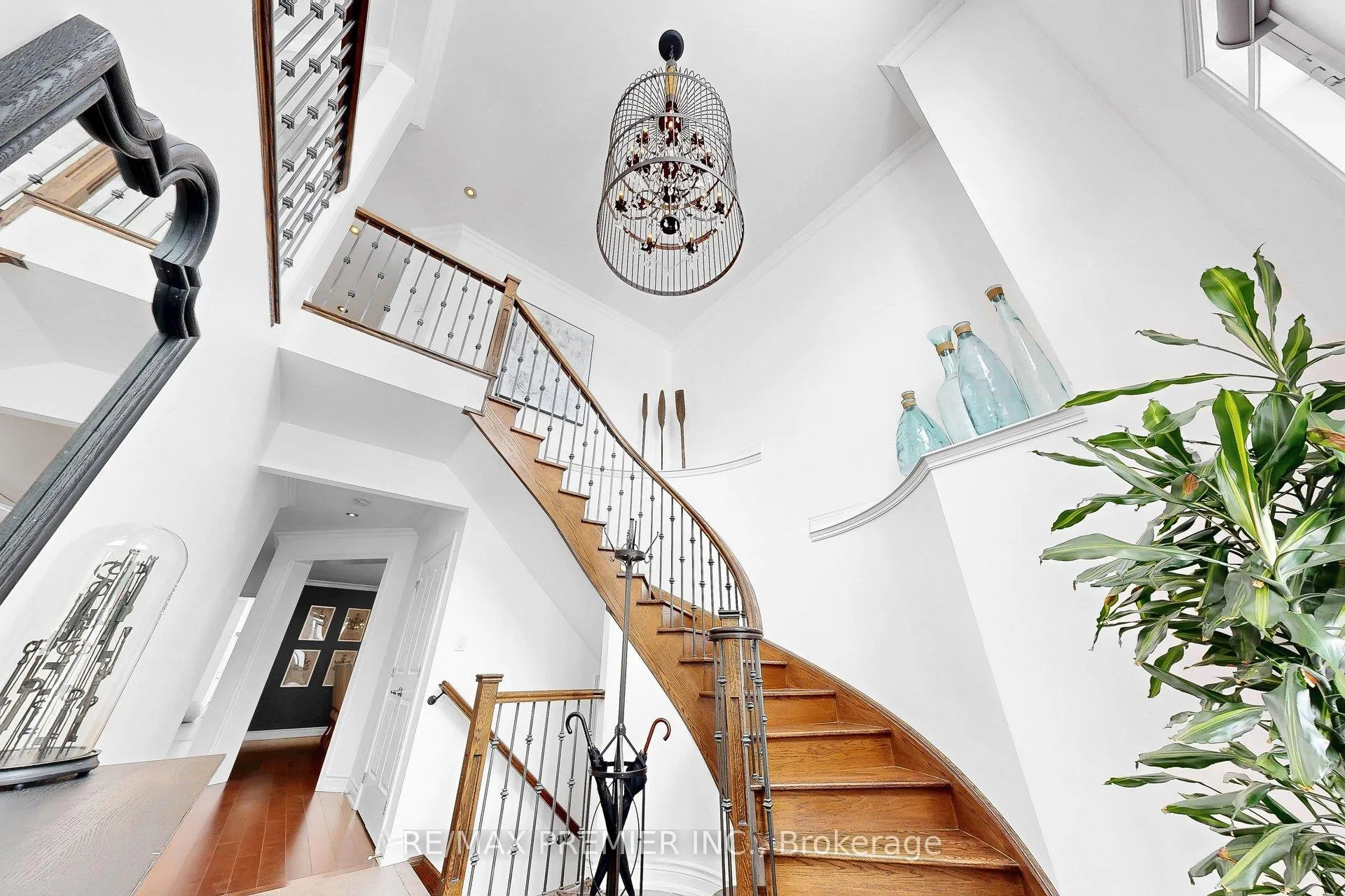 Photo 3 of 176 Headwind Boulevard, Vaughan, Vellore Village — HOMEH