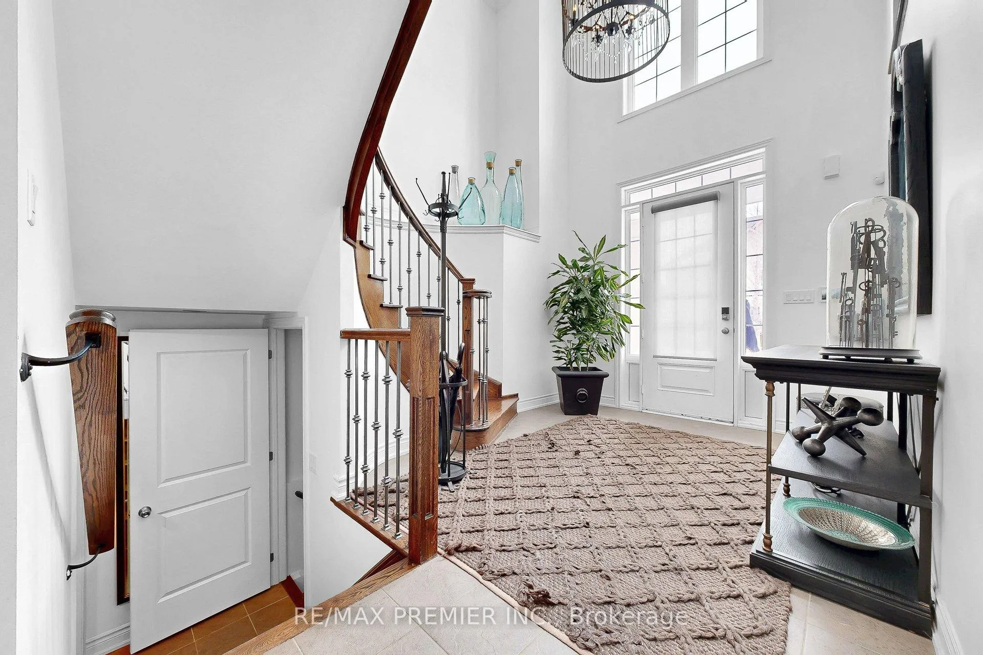 Photo 4 of 176 Headwind Boulevard, Vaughan, Vellore Village — HOMEH