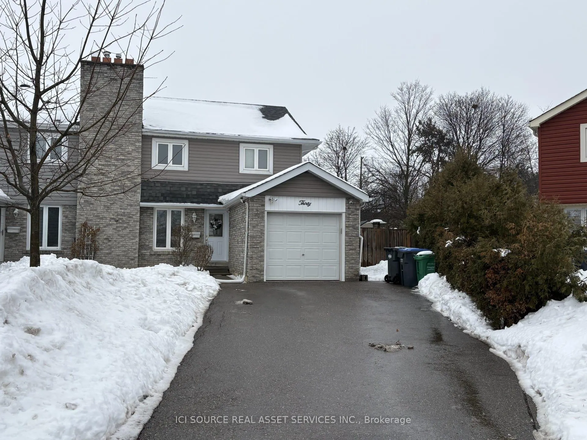 Front of Unit Upper, 30 Thatcher Court