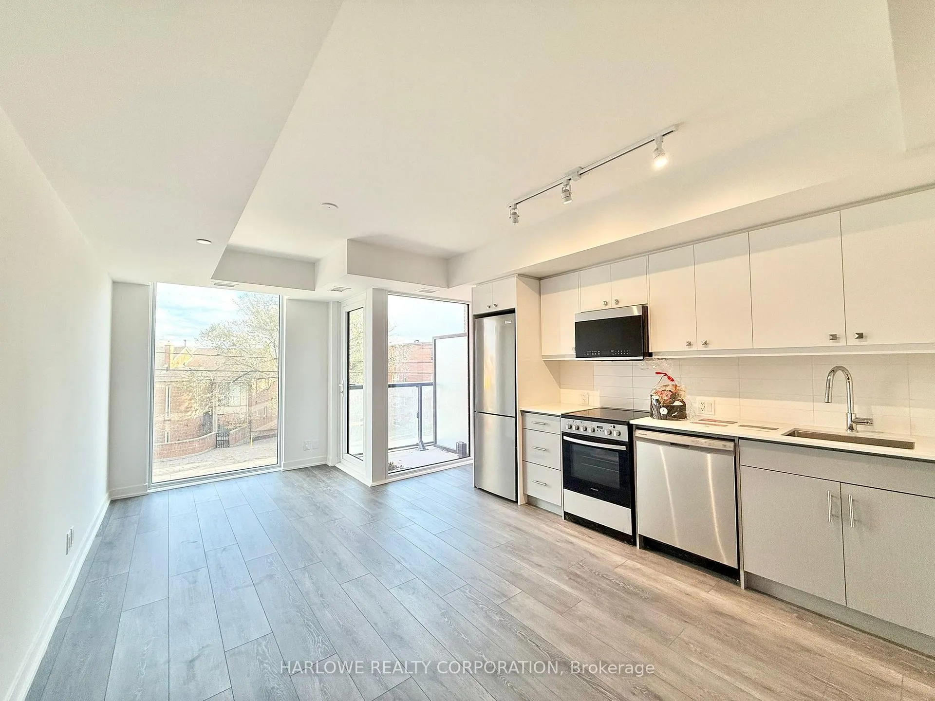Photo 1 of Unit 319, 2 Manderley Drive, Scarborough, Birchcliffe-Cliffside — HOMEH