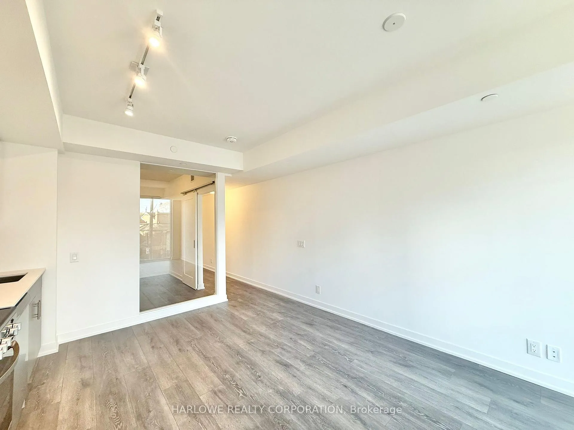 Photo 3 of Unit 319, 2 Manderley Drive, Scarborough, Birchcliffe-Cliffside — HOMEH