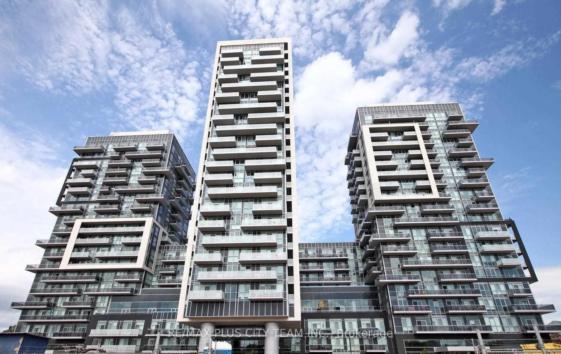 Front of Unit 1302, 2093 Fairview Street S