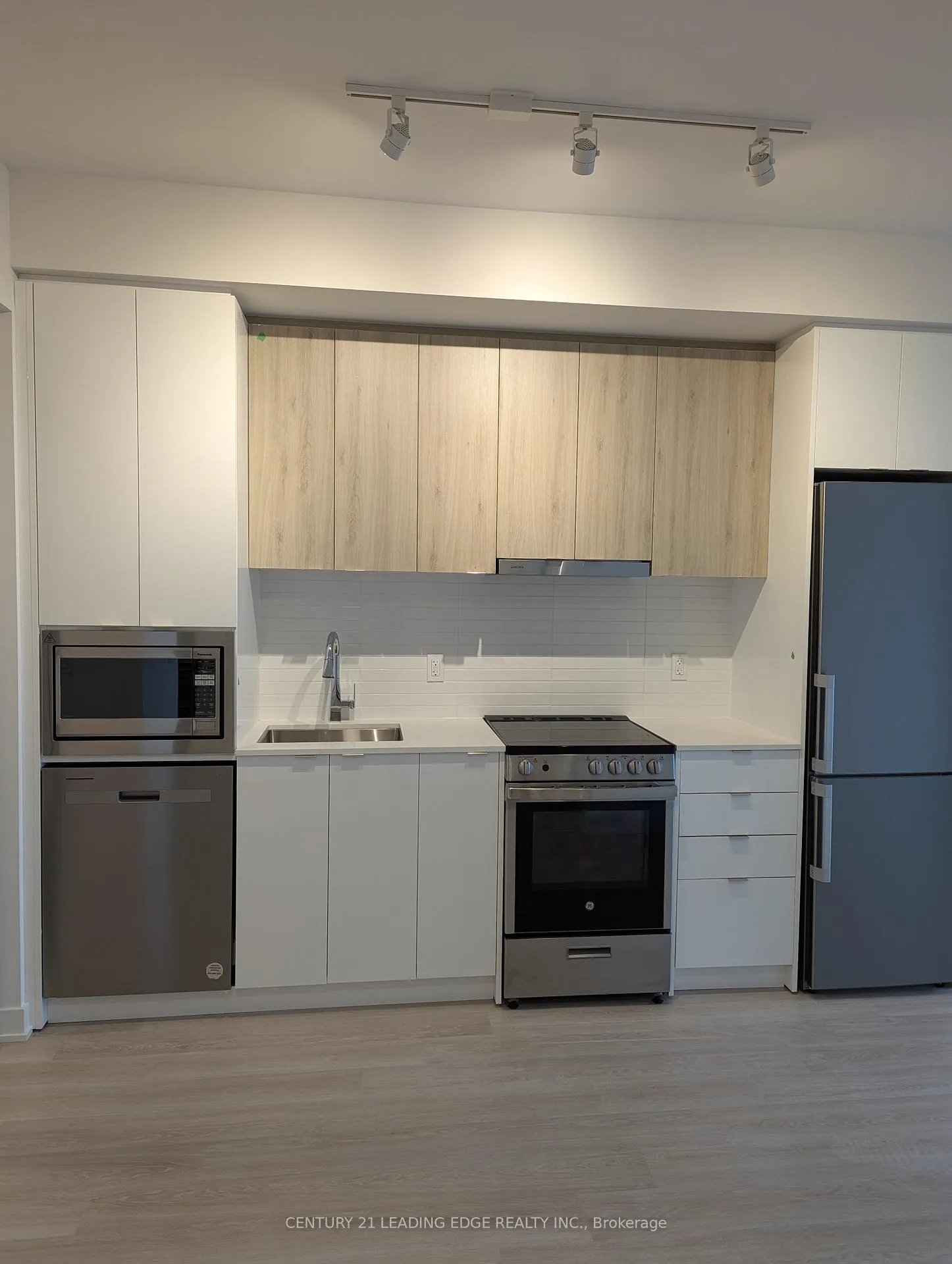 Photo 4 of Unit 1504, 30 Upper Mall Way, Vaughan, Brownridge — HOMEH