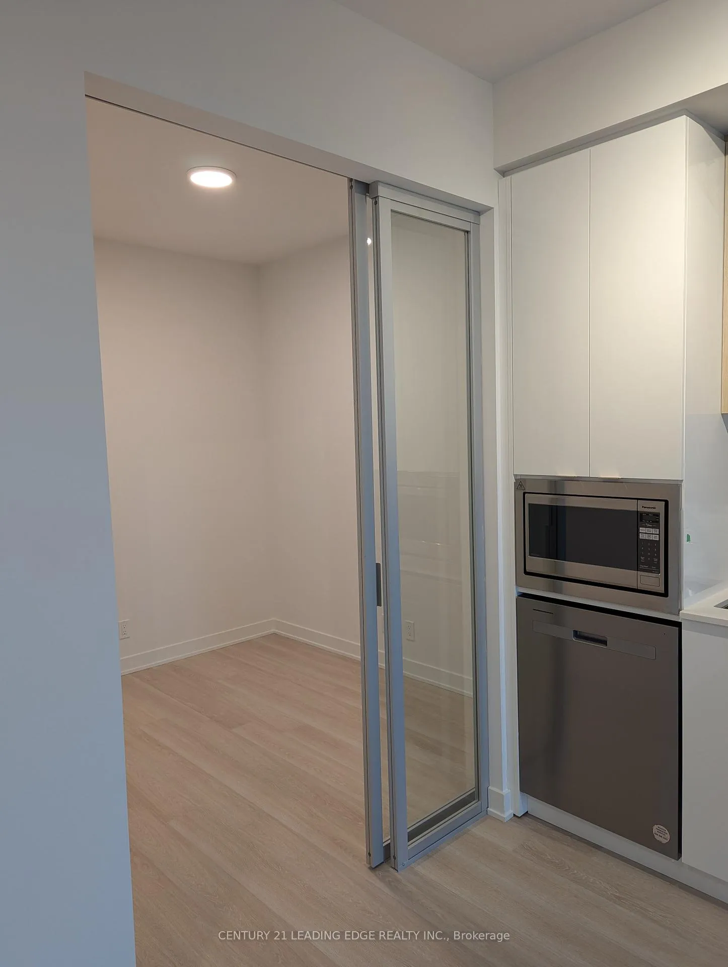 Photo 8 of Unit 1504, 30 Upper Mall Way, Vaughan, Brownridge — HOMEH