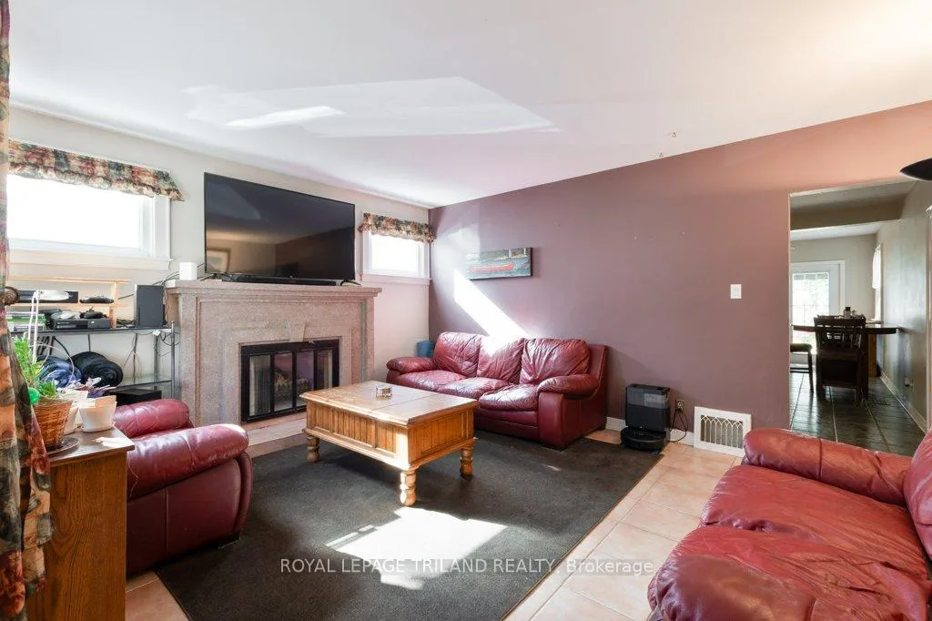 Photo 2 of 40 St George Street, St. Thomas — HOMEH