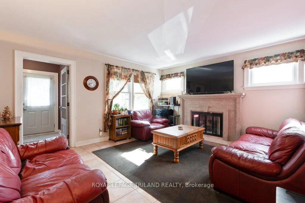 Photo 4 of 40 St George Street, St. Thomas — HOMEH