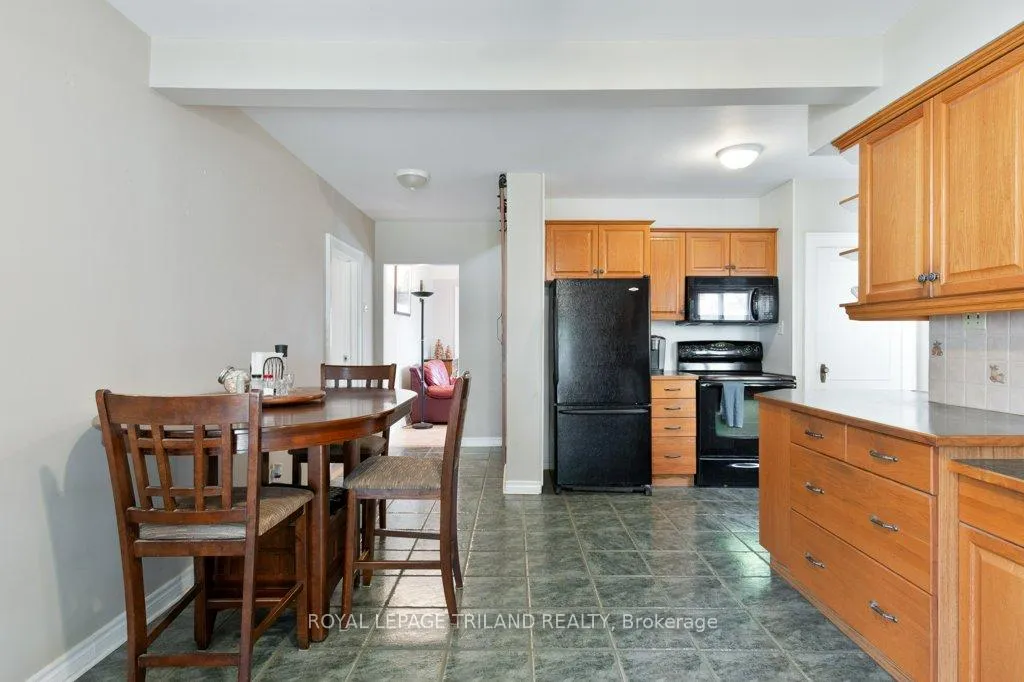 Photo 6 of 40 St George Street, St. Thomas — HOMEH