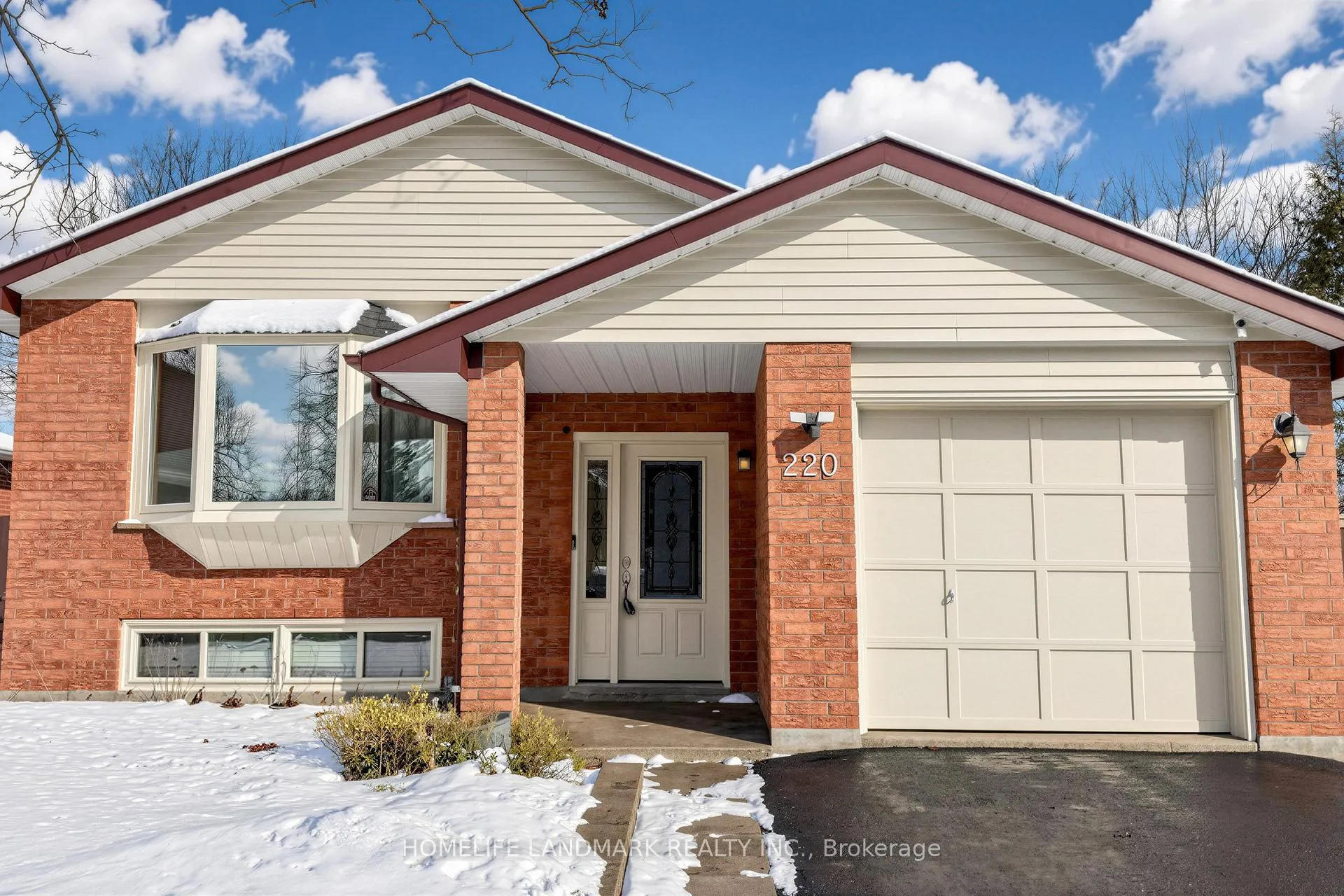 Photo 1 of 220 Jeffery Street, Whitby, Lynde Creek — HOMEH