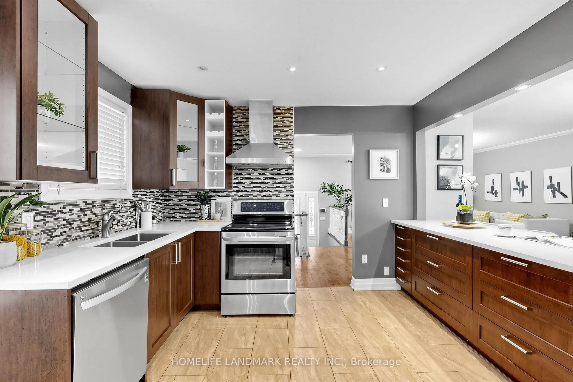 Photo 8 of 220 Jeffery Street, Whitby, Lynde Creek — HOMEH