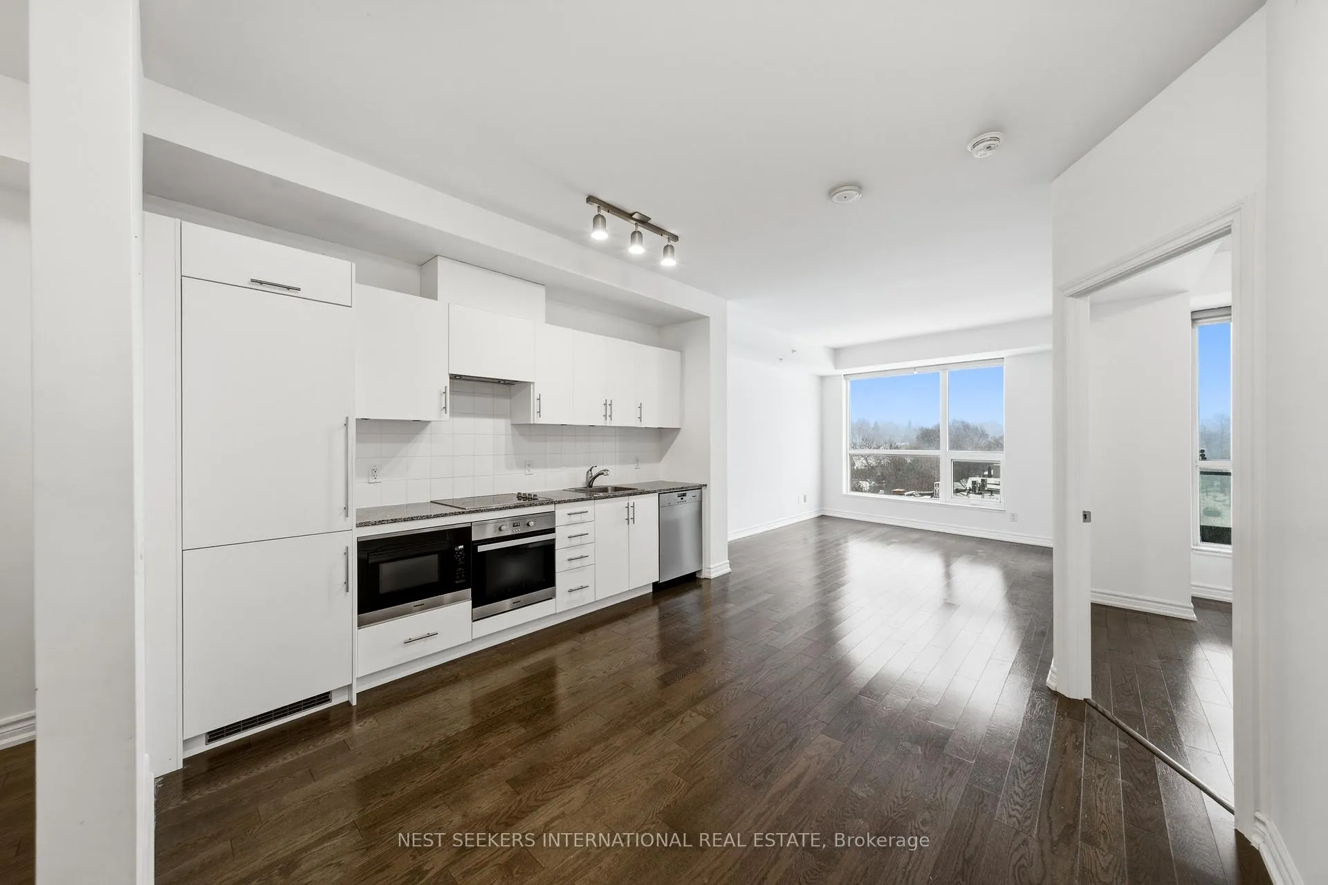 Photo 4 of Unit 407, 23 Glebe Road W, Toronto, Yonge-Eglinton — HOMEH