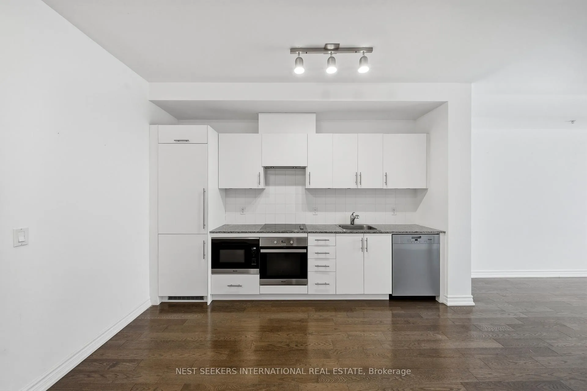 Photo 6 of Unit 407, 23 Glebe Road W, Toronto, Yonge-Eglinton — HOMEH
