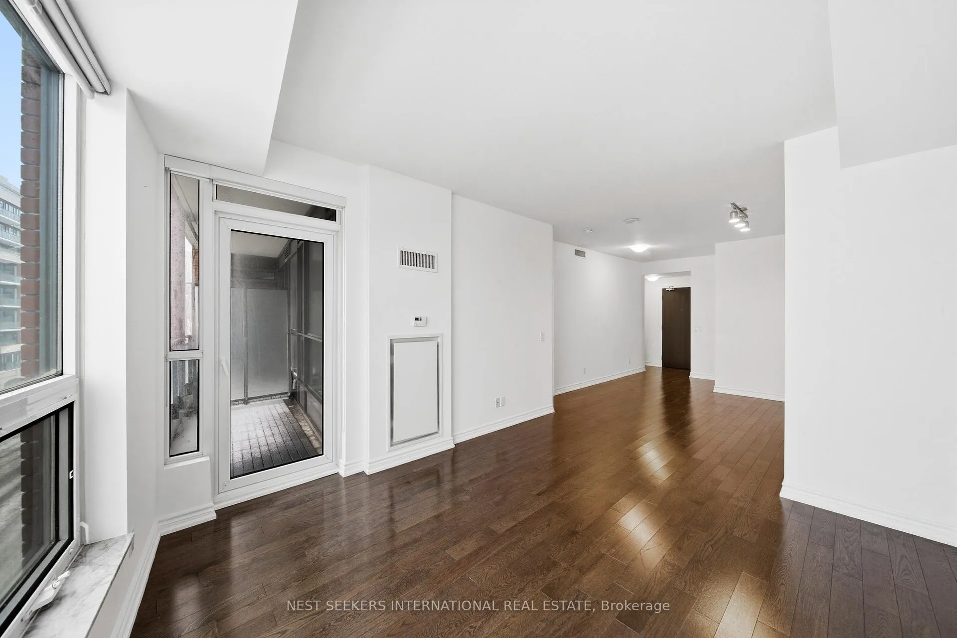 Photo 10 of Unit 407, 23 Glebe Road W, Toronto, Yonge-Eglinton — HOMEH