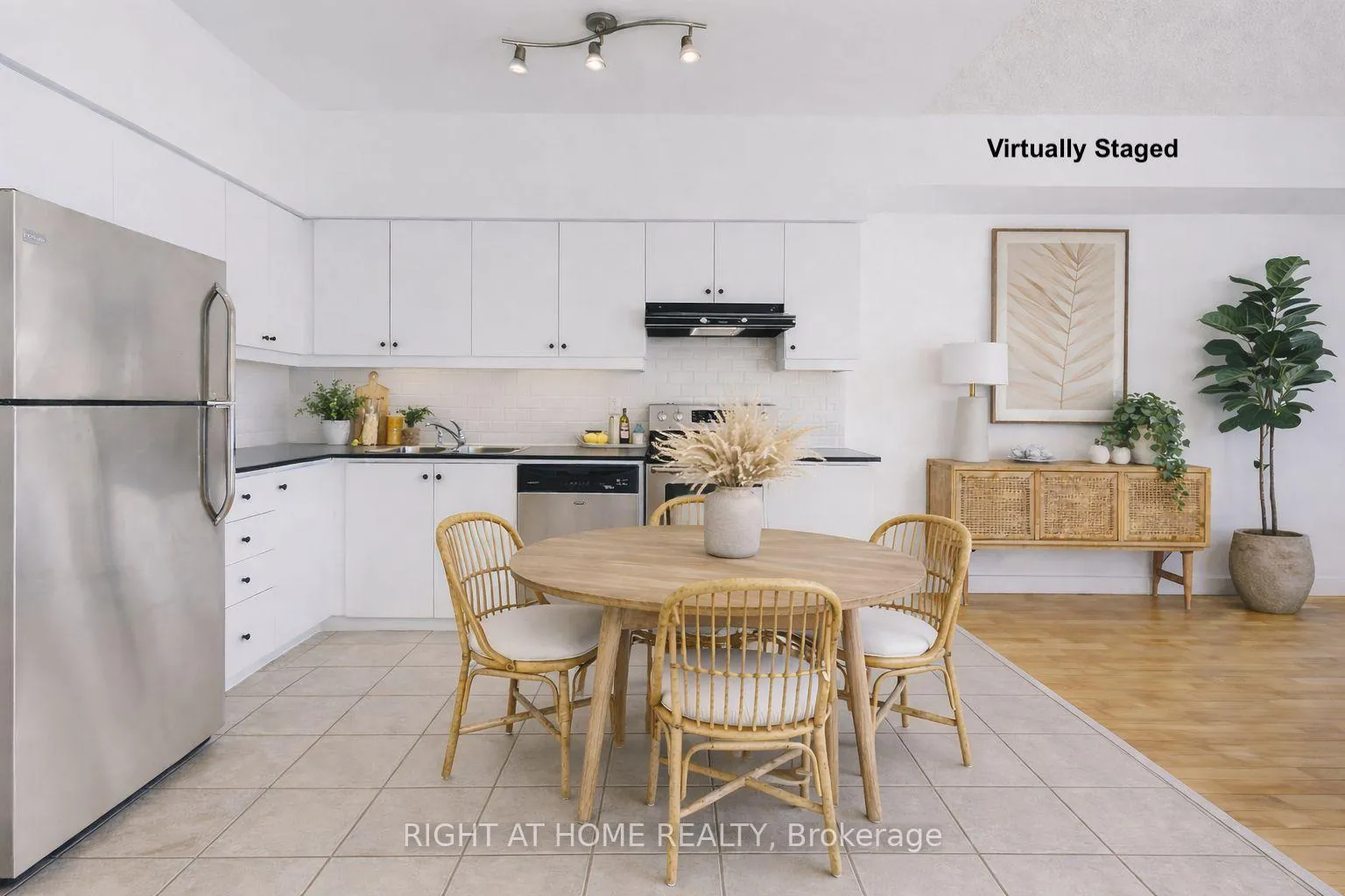 Photo 5 of Unit 404, 601 Kingston Road, Toronto, The Beaches — HOMEH