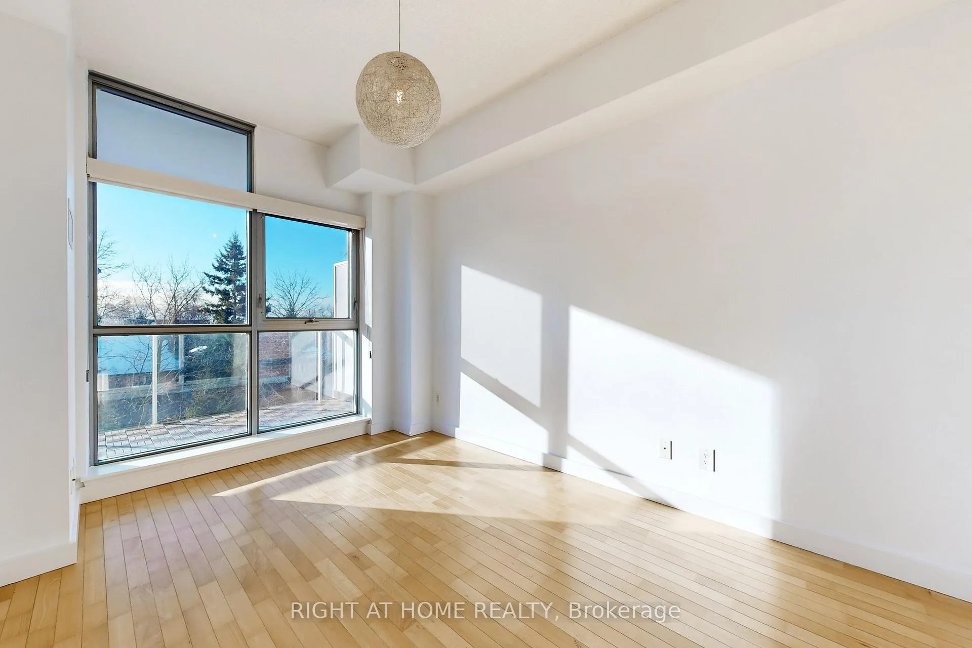 Photo 14 of Unit 404, 601 Kingston Road, Toronto, The Beaches — HOMEH