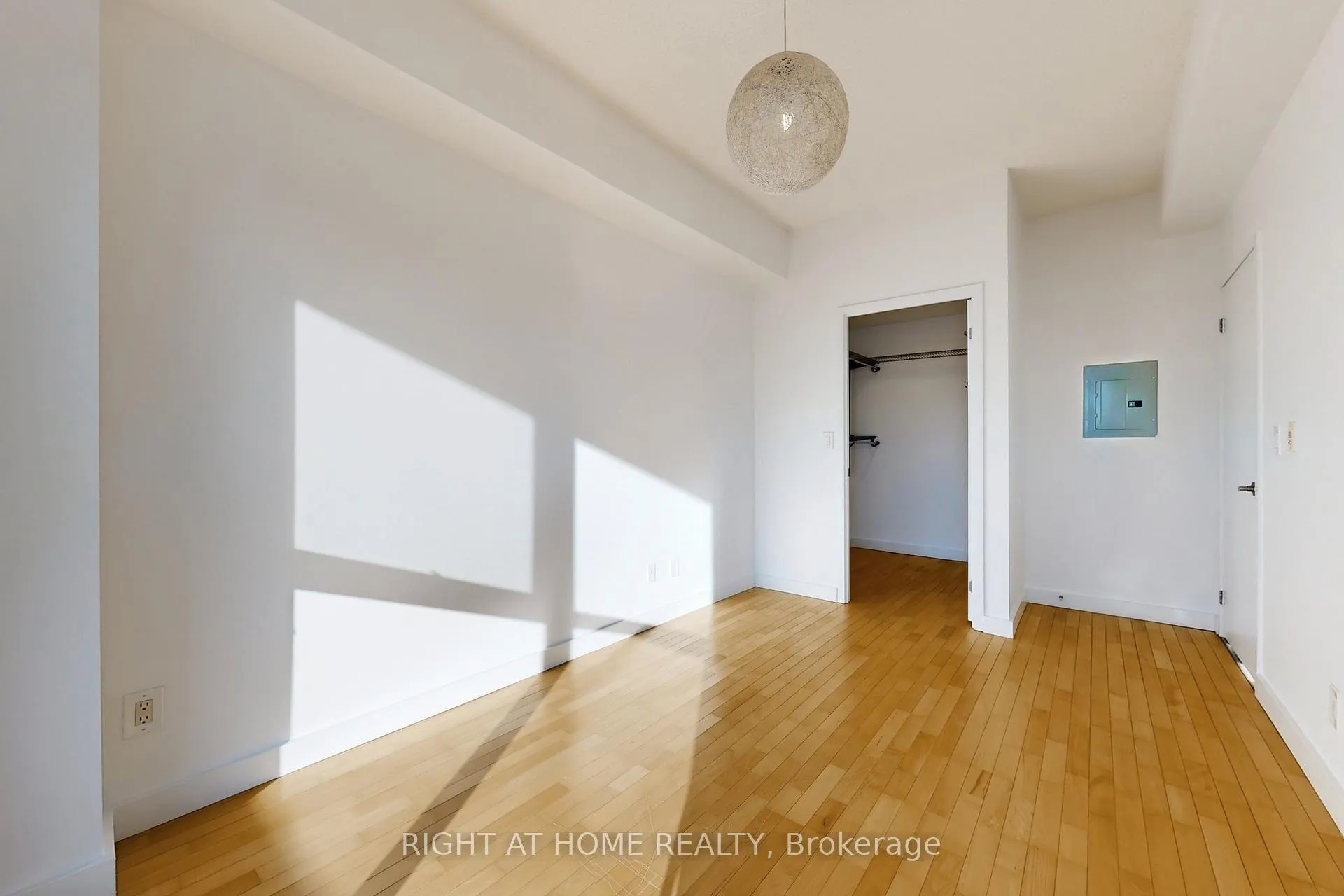Photo 15 of Unit 404, 601 Kingston Road, Toronto, The Beaches — HOMEH