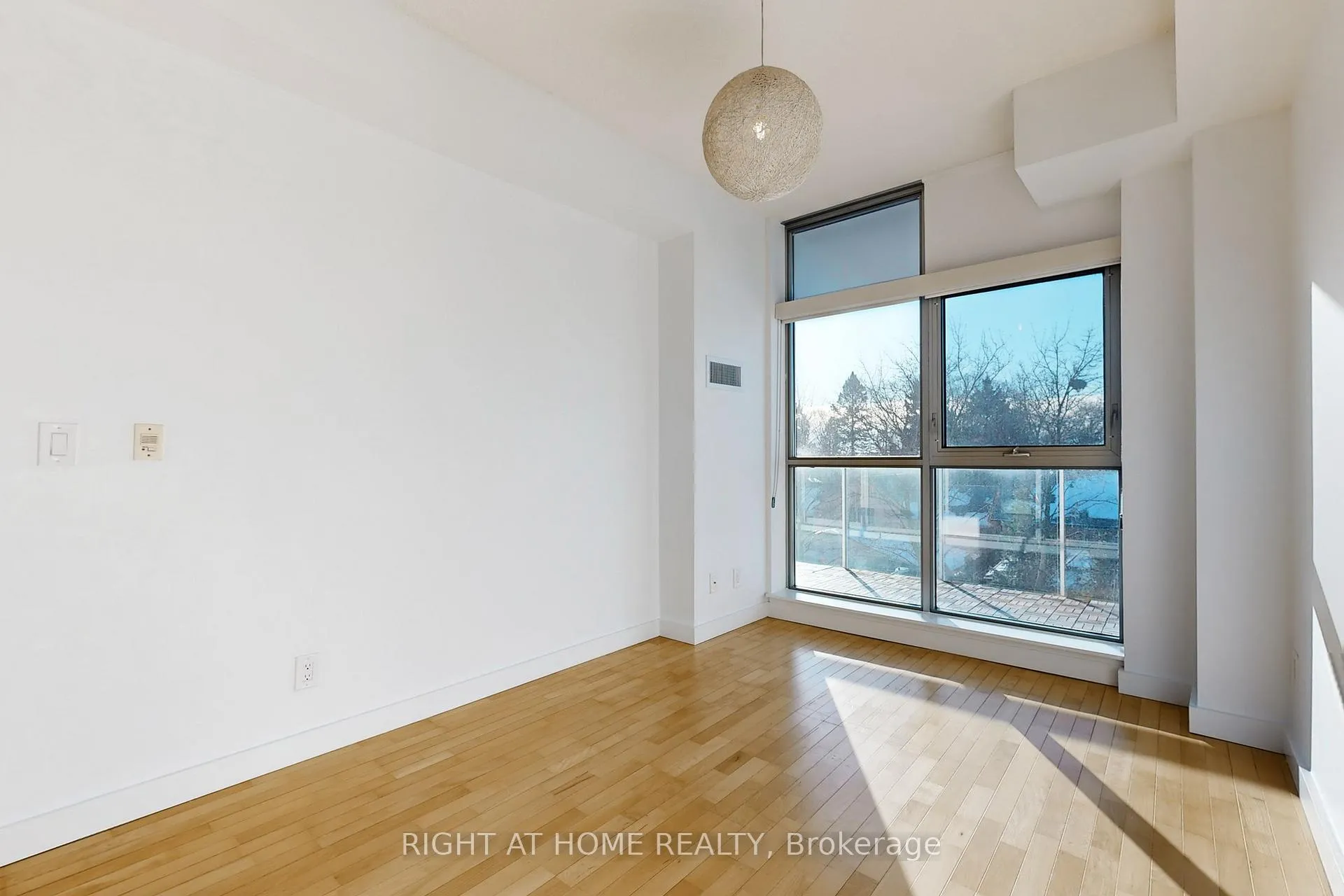 Photo 16 of Unit 404, 601 Kingston Road, Toronto, The Beaches — HOMEH