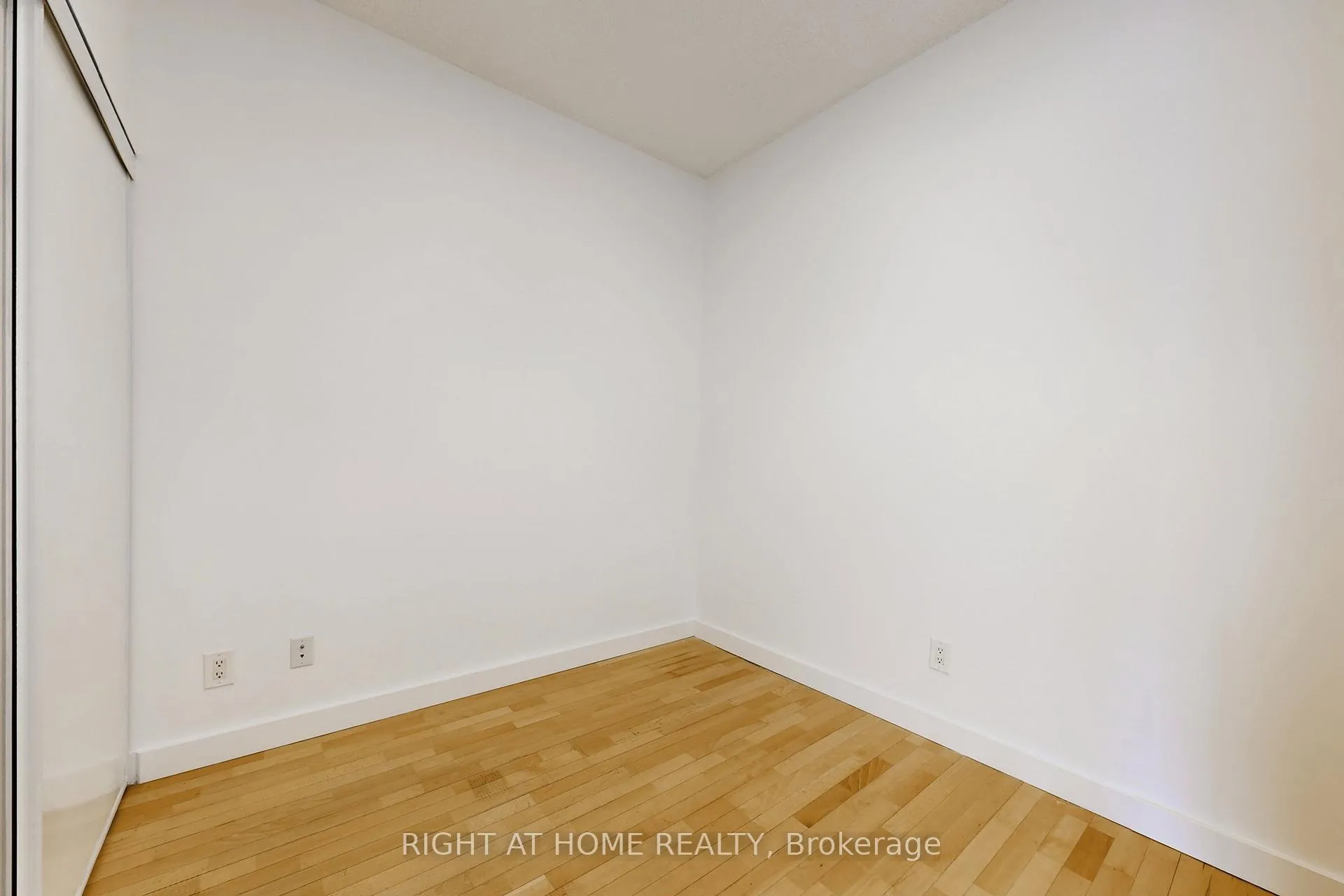 Photo 21 of Unit 404, 601 Kingston Road, Toronto, The Beaches — HOMEH
