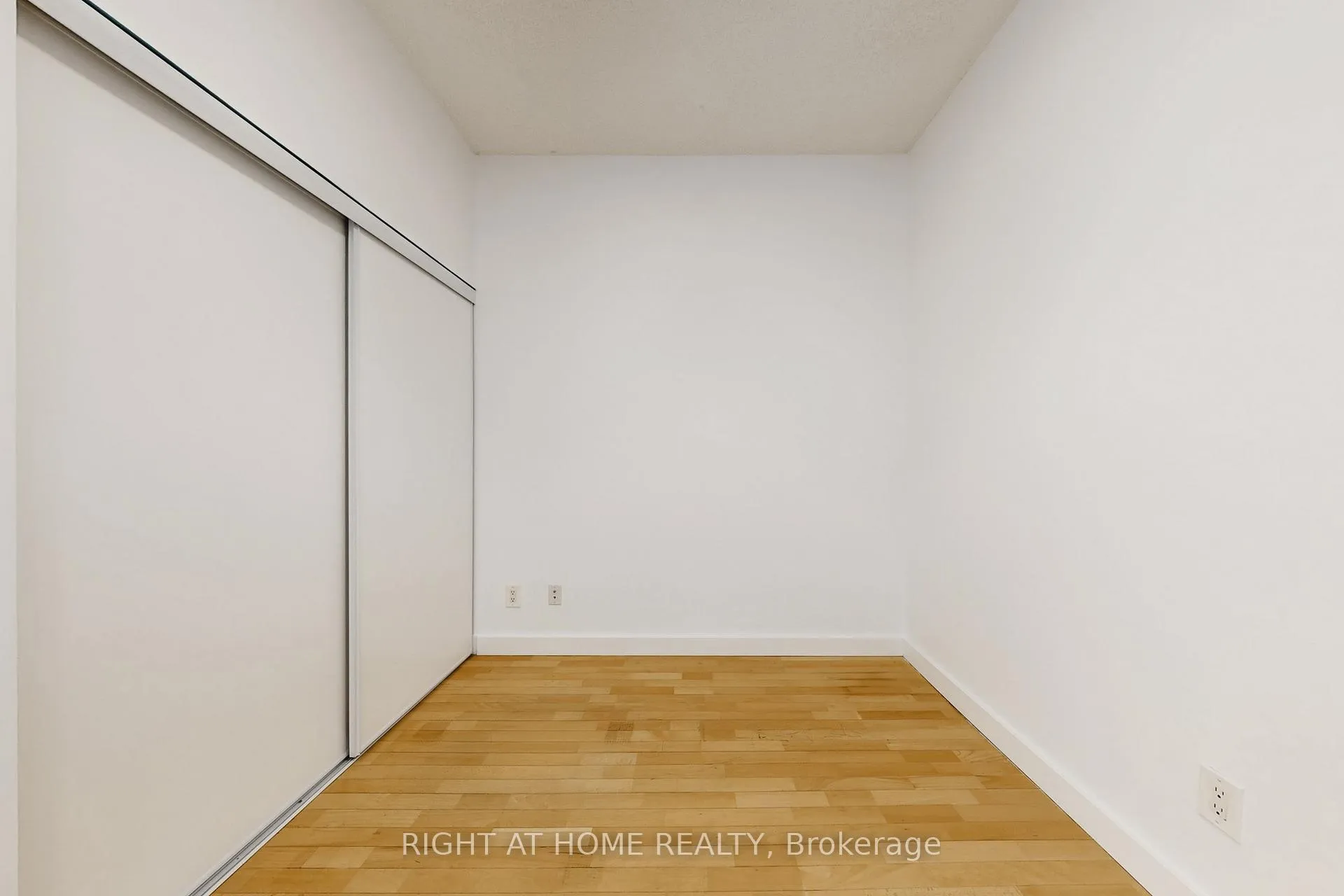 Photo 22 of Unit 404, 601 Kingston Road, Toronto, The Beaches — HOMEH