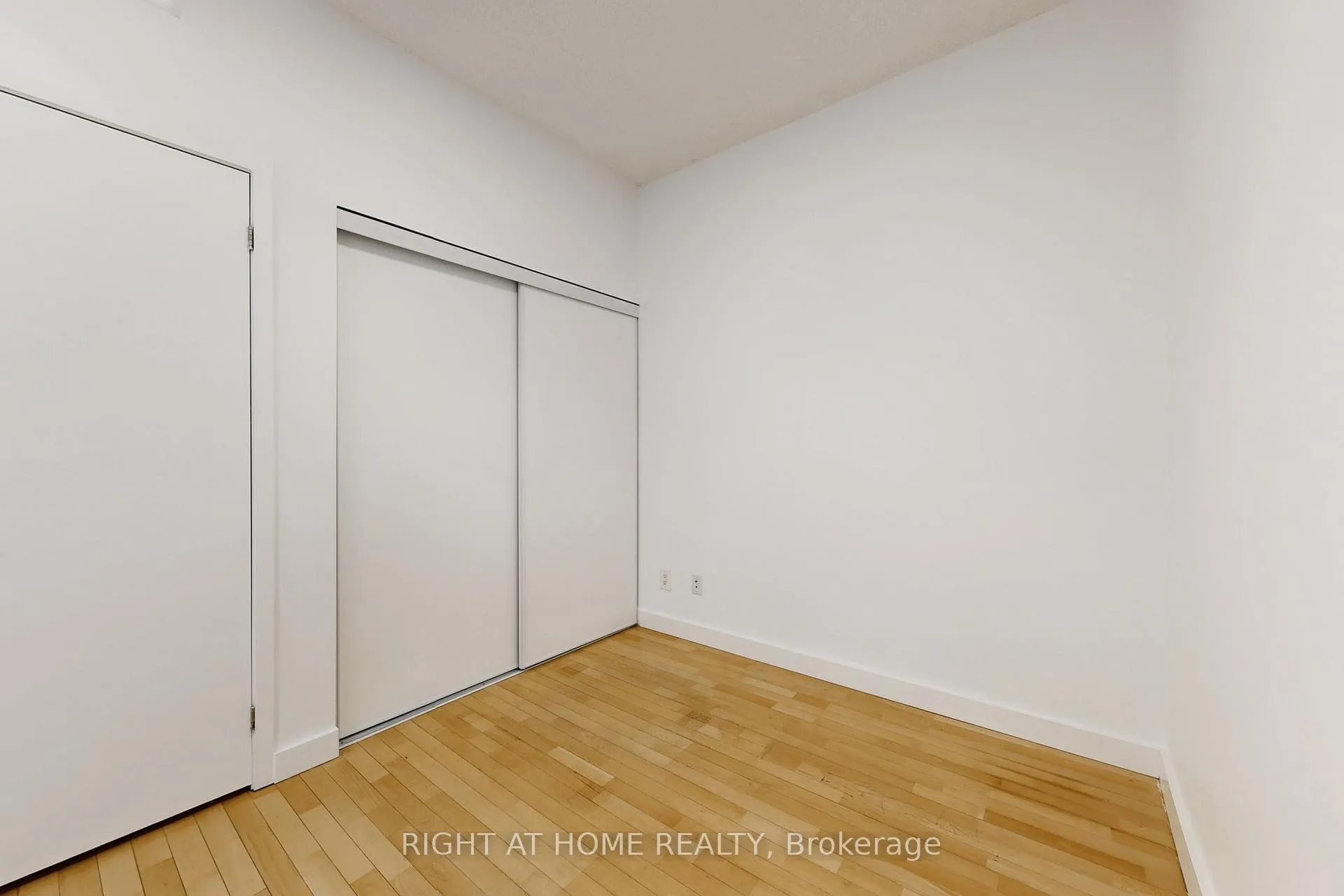Photo 23 of Unit 404, 601 Kingston Road, Toronto, The Beaches — HOMEH
