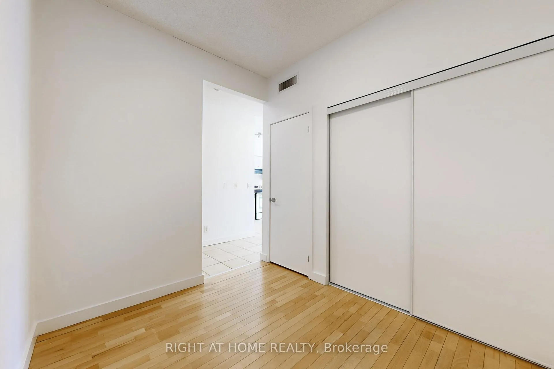 Photo 24 of Unit 404, 601 Kingston Road, Toronto, The Beaches — HOMEH