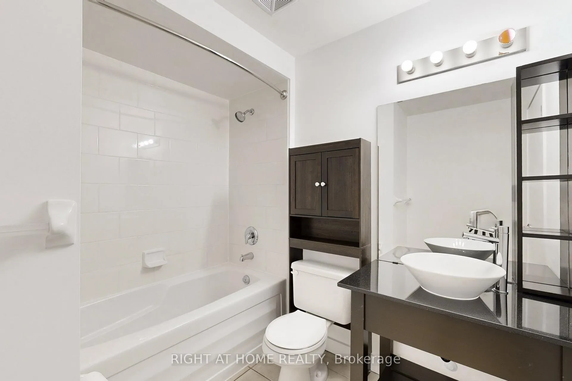 Photo 25 of Unit 404, 601 Kingston Road, Toronto, The Beaches — HOMEH