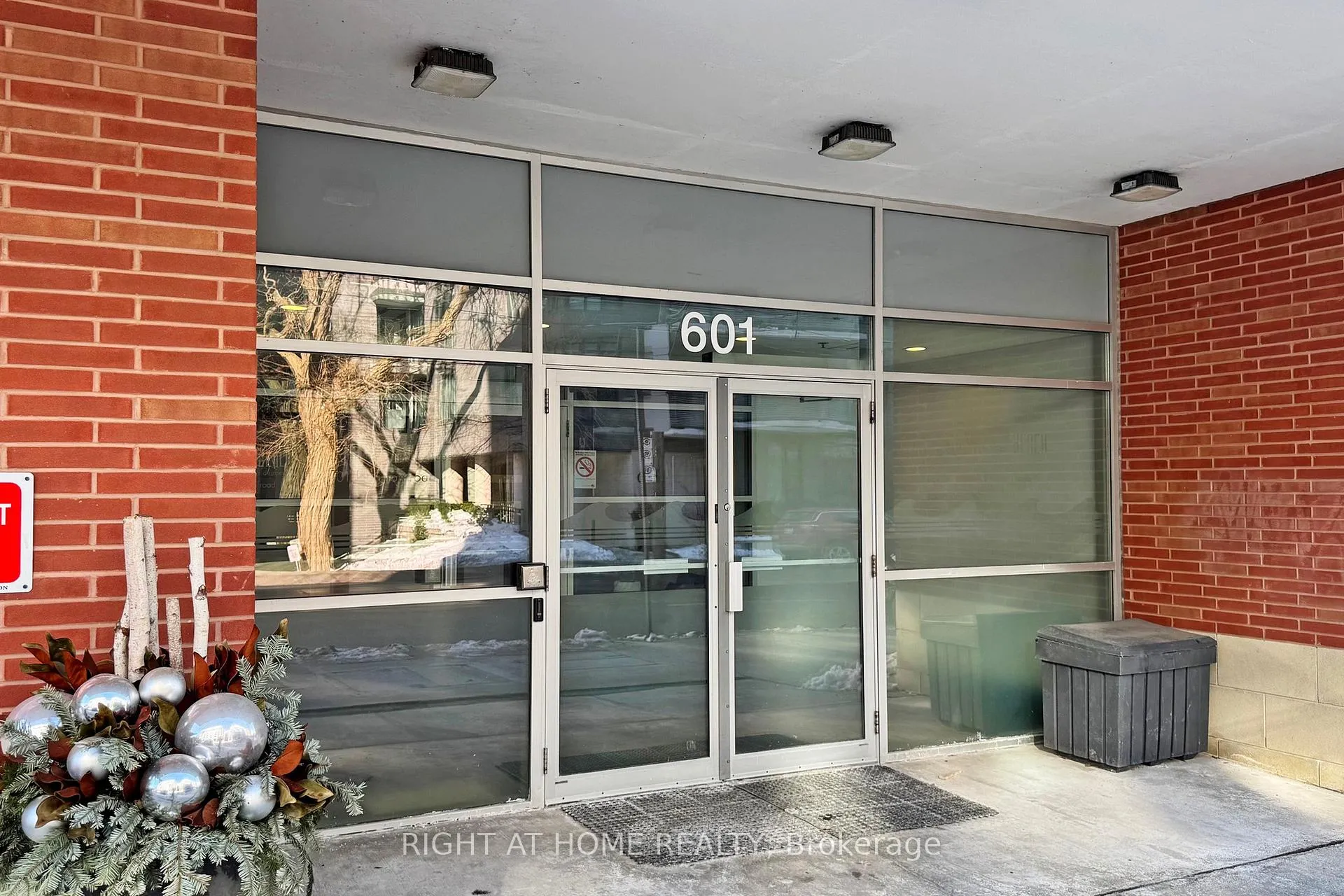 Photo 37 of Unit 404, 601 Kingston Road, Toronto, The Beaches — HOMEH