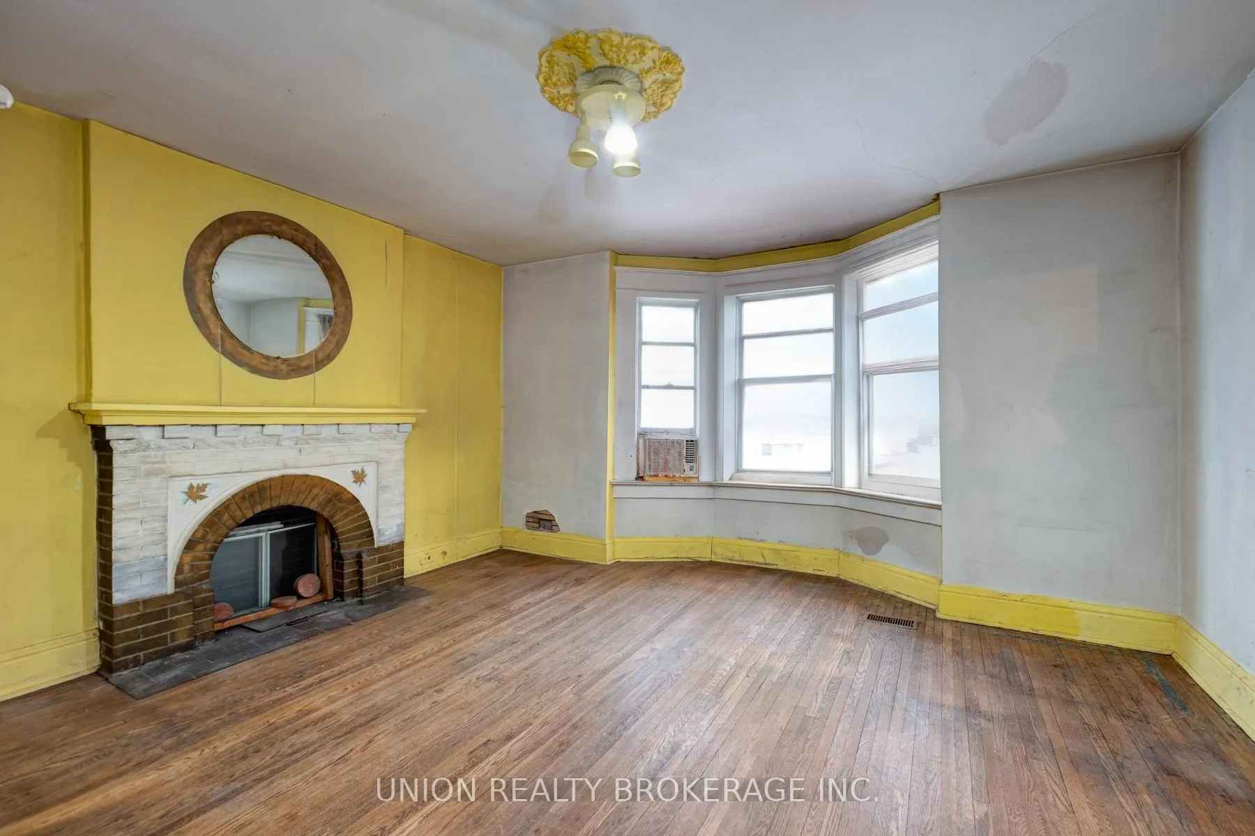 Photo 3 of 697 Manning Avenue, Toronto, The Annex — HOMEH