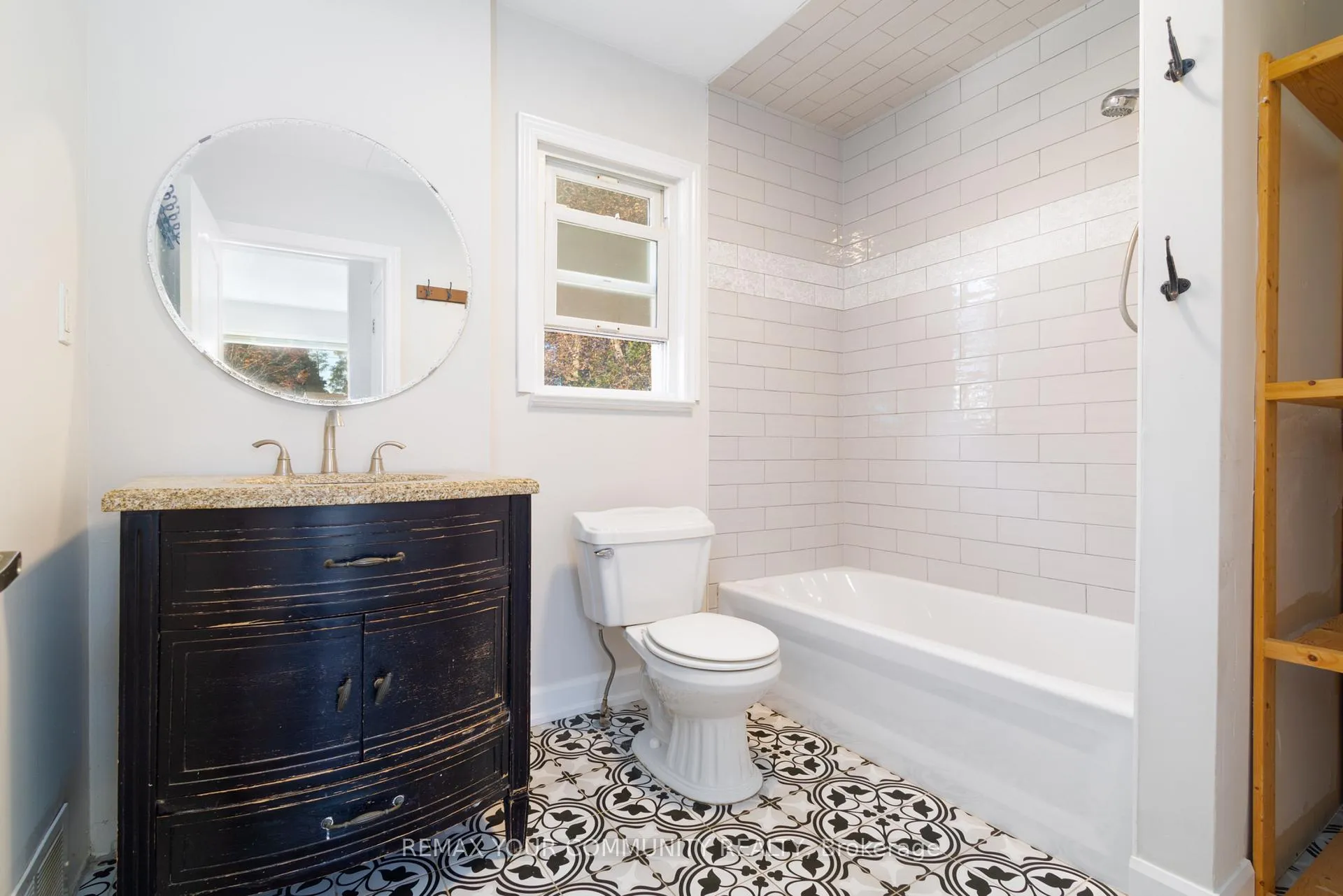 Photo 7 of 210 Cox Mill Road, Barrie, Painswick North — HOMEH