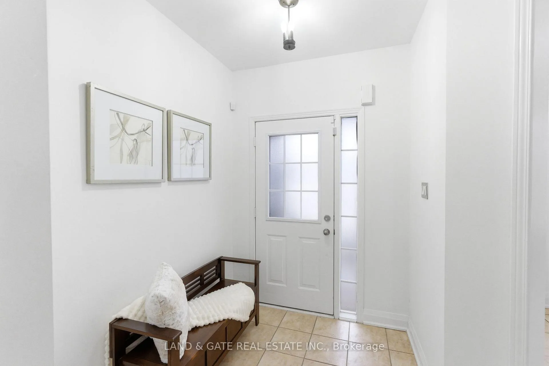 Photo 2 of 1809 Appleby Line, Burlington, Uptown — HOMEH