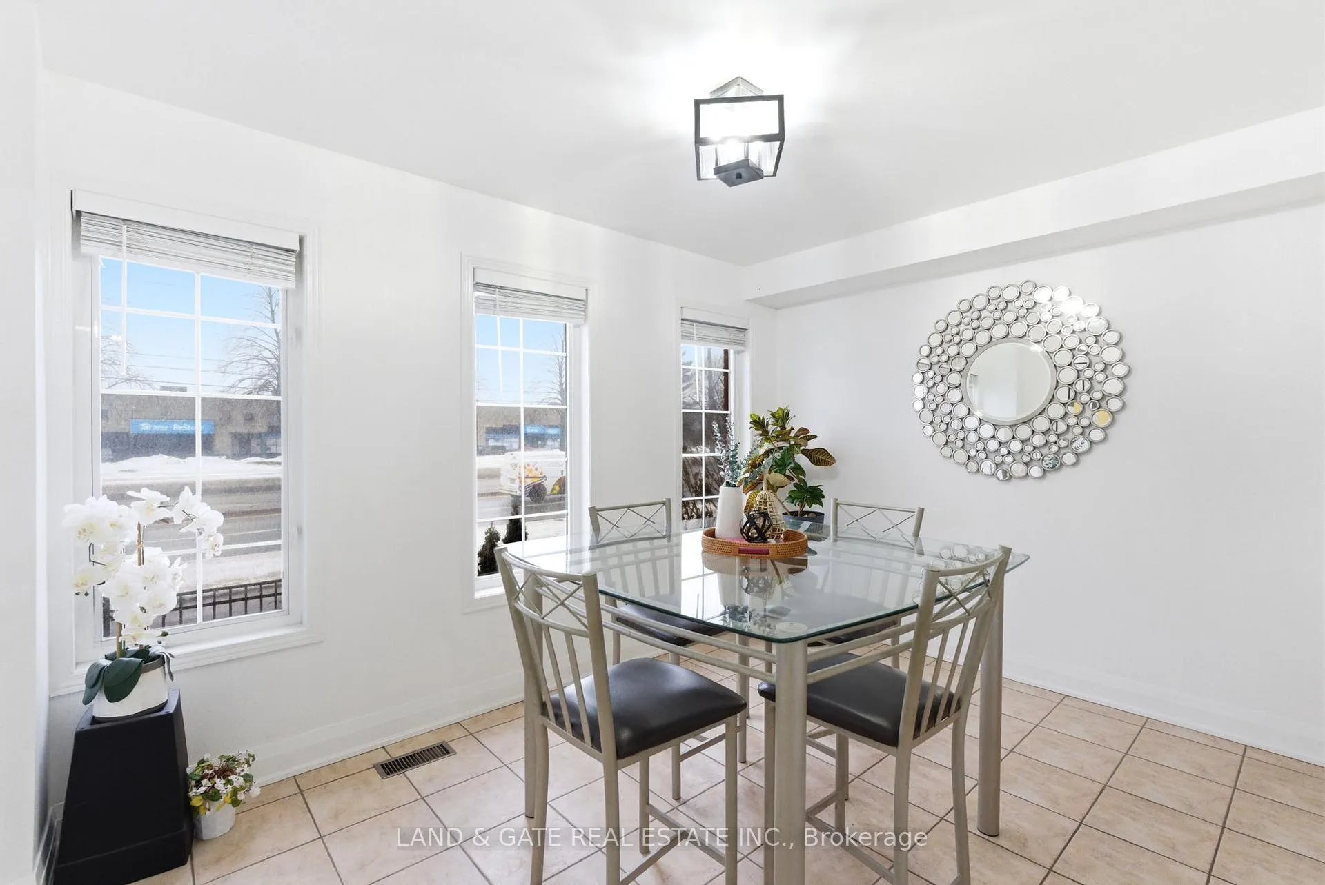Photo 5 of 1809 Appleby Line, Burlington, Uptown — HOMEH