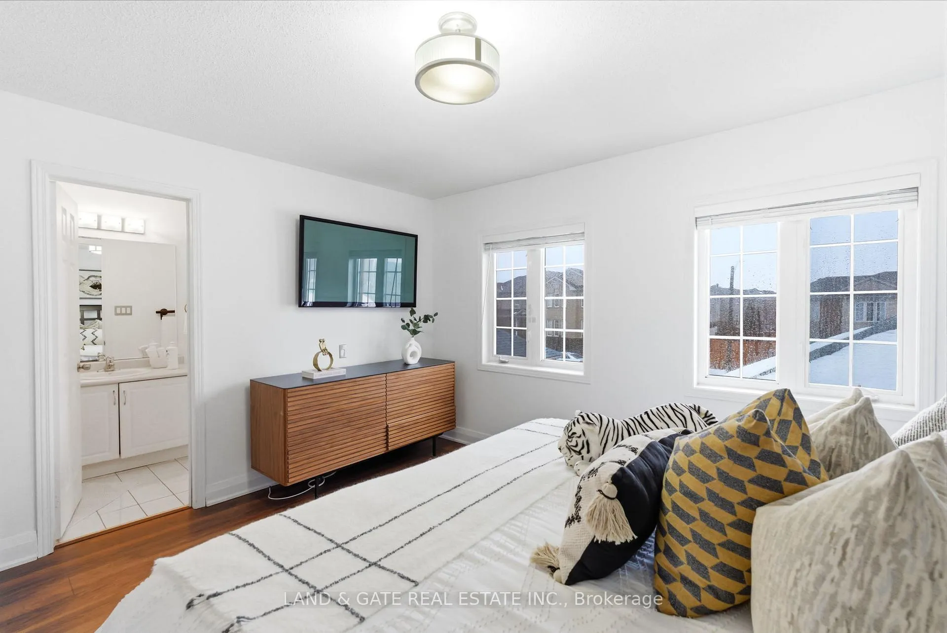 Photo 23 of 1809 Appleby Line, Burlington, Uptown — HOMEH