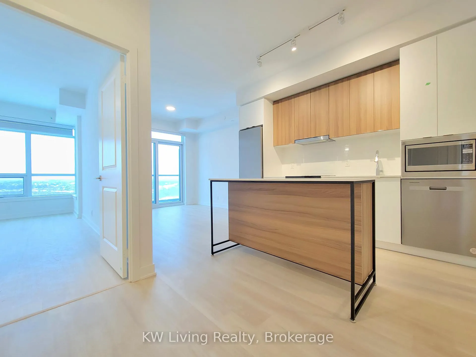 Photo 2 of Unit 809, 50 Upper Mall Way, Vaughan, Brownridge — HOMEH