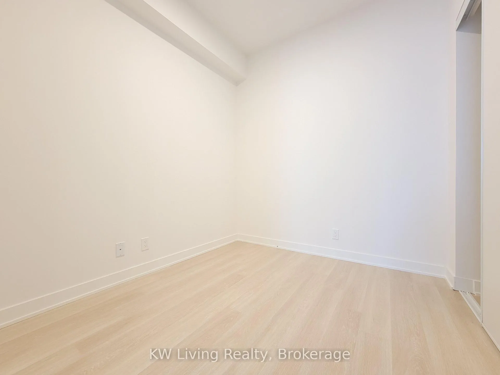 Photo 3 of Unit 809, 50 Upper Mall Way, Vaughan, Brownridge — HOMEH