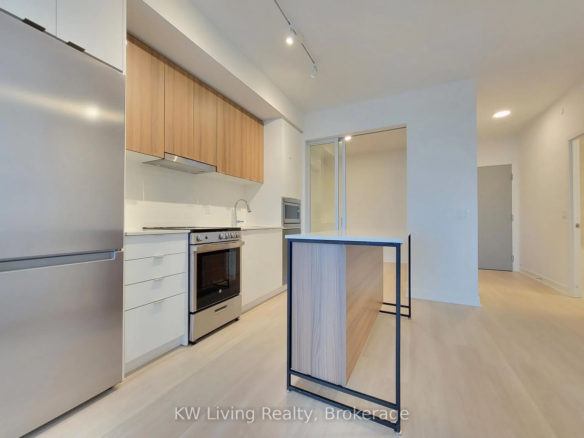 Photo 4 of Unit 809, 50 Upper Mall Way, Vaughan, Brownridge — HOMEH