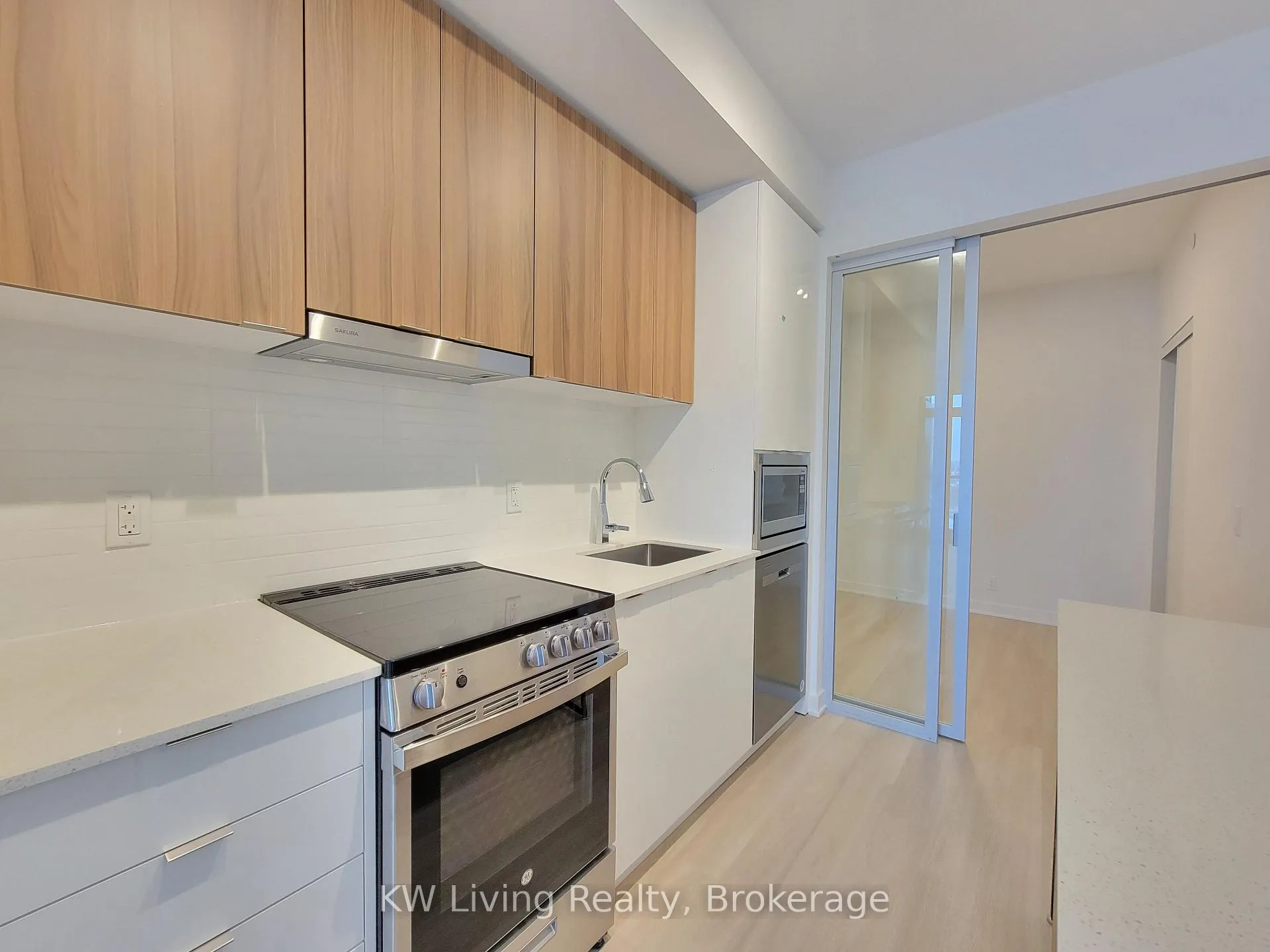Photo 5 of Unit 809, 50 Upper Mall Way, Vaughan, Brownridge — HOMEH
