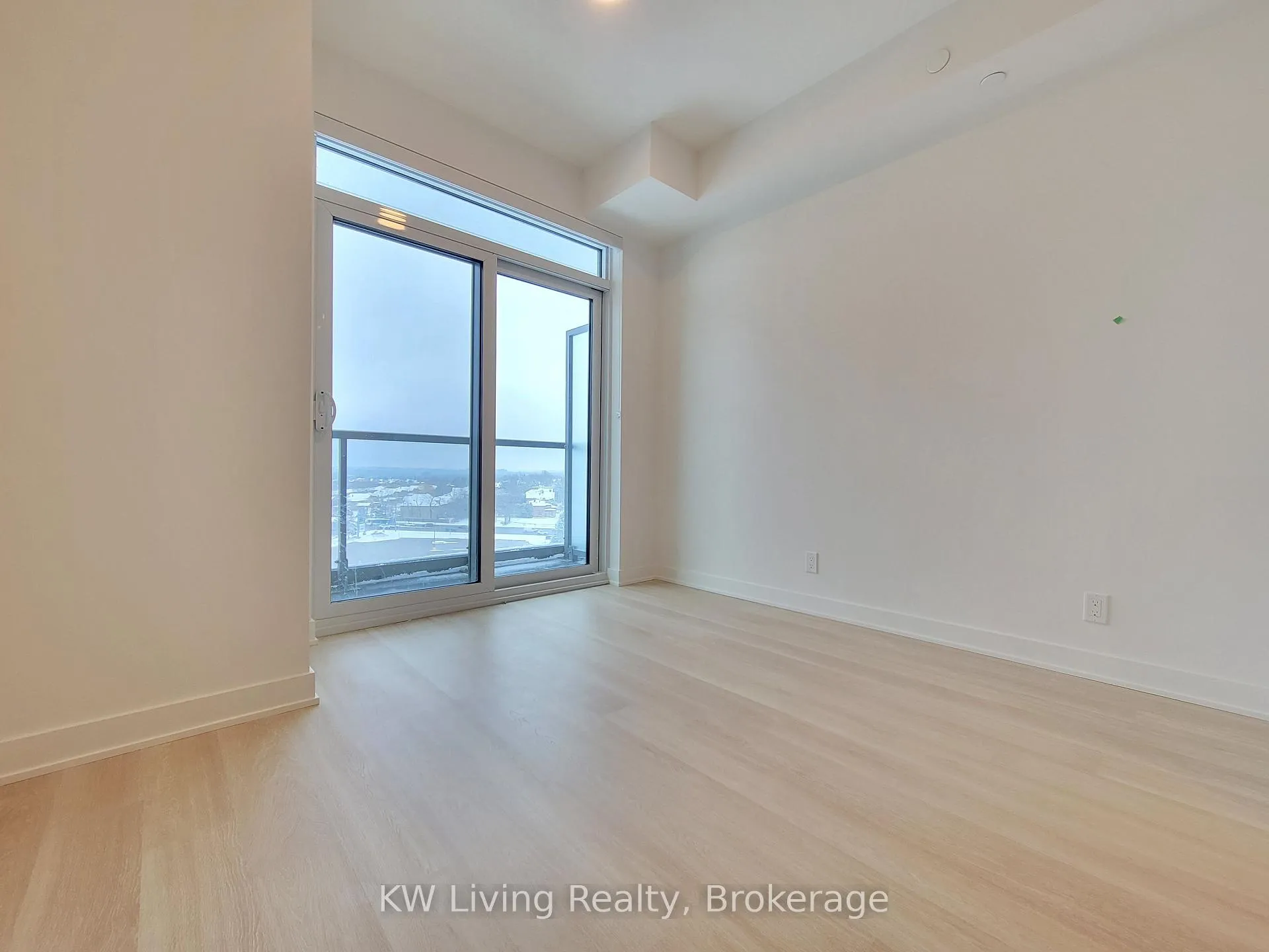 Photo 6 of Unit 809, 50 Upper Mall Way, Vaughan, Brownridge — HOMEH