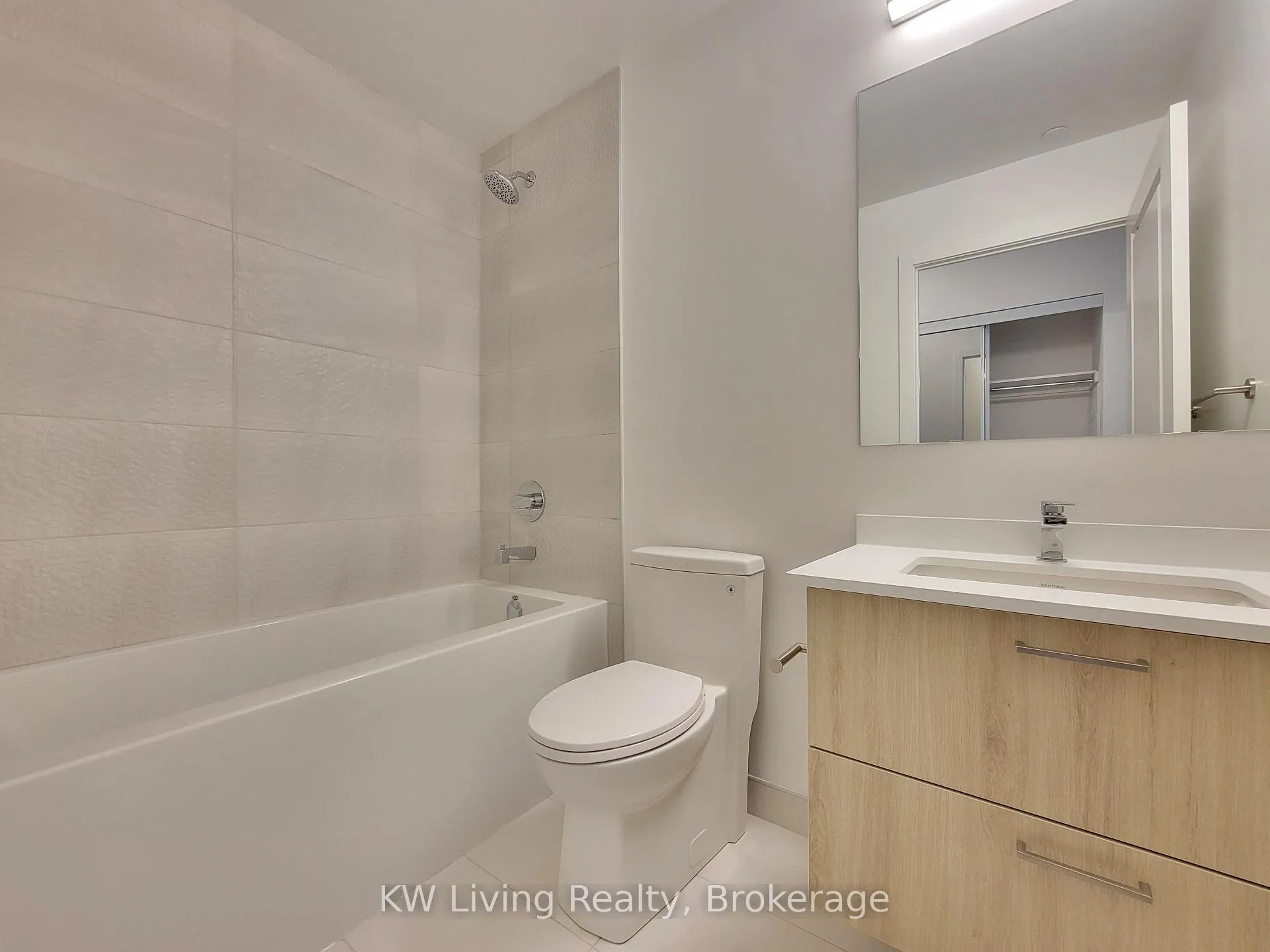 Photo 10 of Unit 809, 50 Upper Mall Way, Vaughan, Brownridge — HOMEH