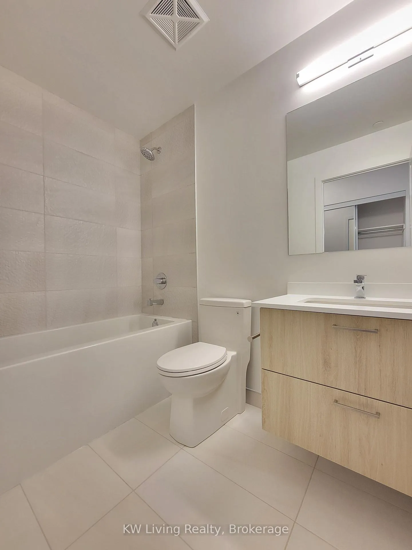 Photo 11 of Unit 809, 50 Upper Mall Way, Vaughan, Brownridge — HOMEH