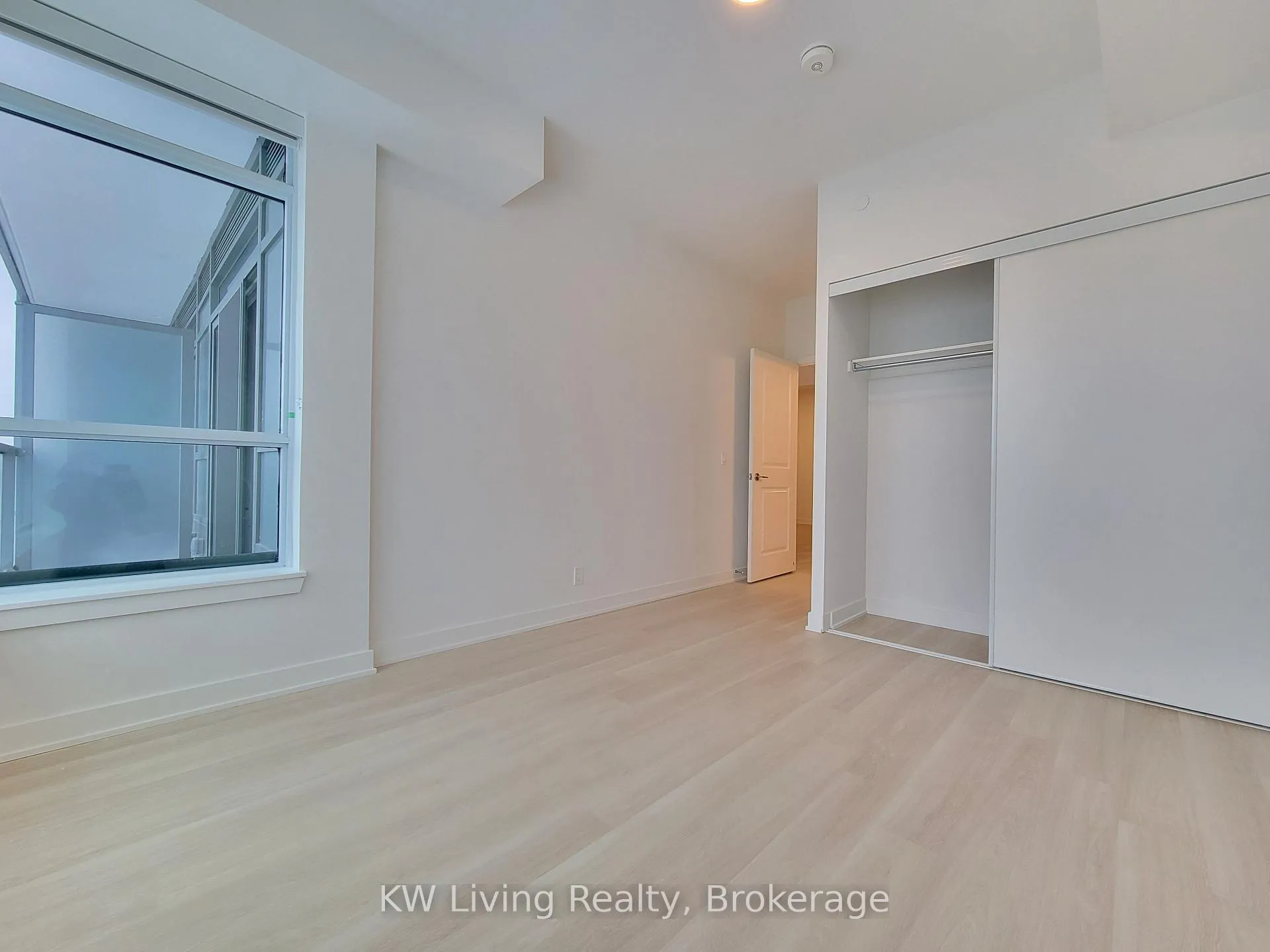 Photo 13 of Unit 809, 50 Upper Mall Way, Vaughan, Brownridge — HOMEH