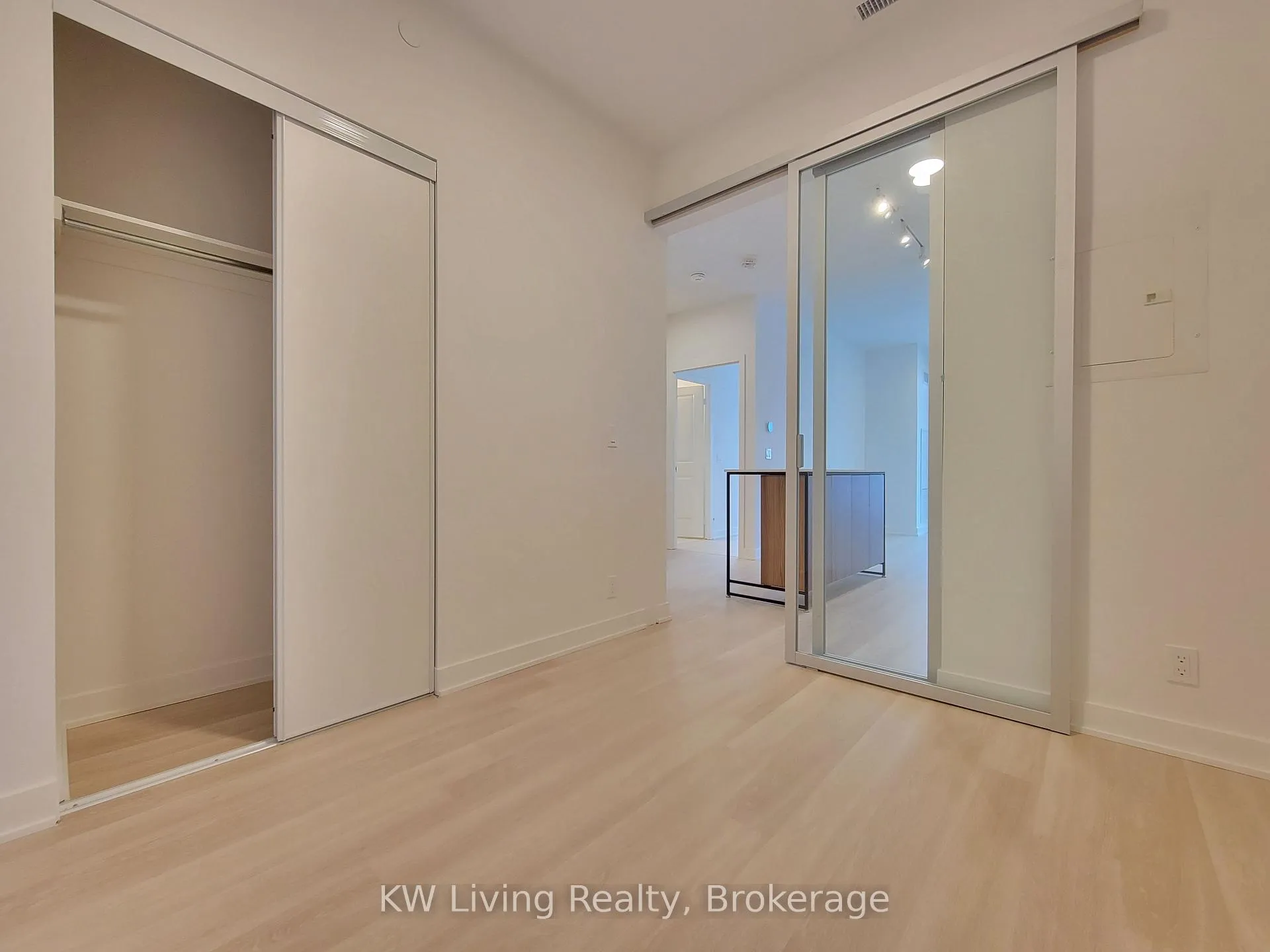 Photo 16 of Unit 809, 50 Upper Mall Way, Vaughan, Brownridge — HOMEH